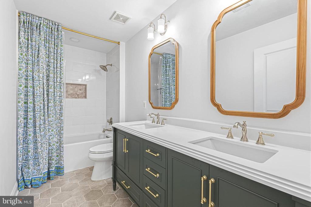 5068 DAWN CT, WARRENTON, Virginia 20187, 4 Bedrooms Bedrooms, ,2 BathroomsBathrooms,Residential,5068 DAWN CT,VAFQ2021478 MLS # VAFQ2021478