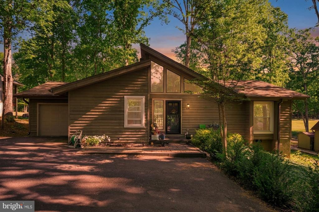 214 SAND TRAP LN, LOCUST GROVE, Virginia 22508, 3 Bedrooms Bedrooms, ,2 BathroomsBathrooms,Residential,LAKE OF THE WOODS,214 SAND TRAP LN,VAOR2013914 MLS # VAOR2013914