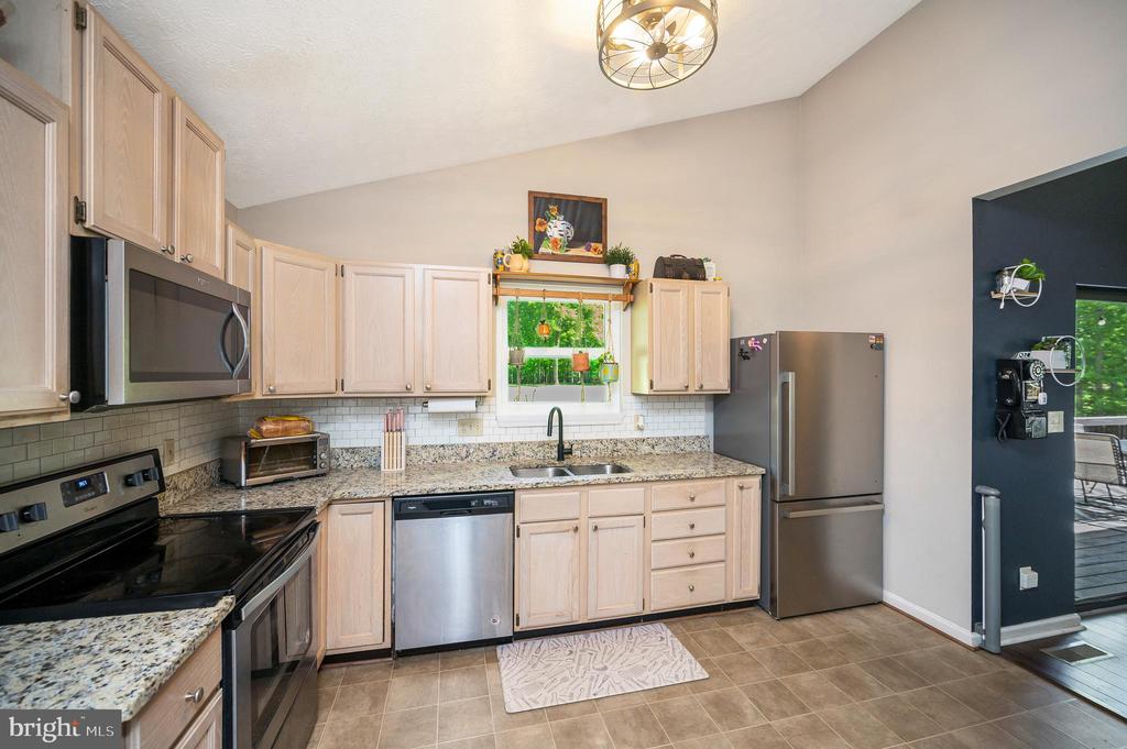 214 SAND TRAP LN, LOCUST GROVE, Virginia 22508, 3 Bedrooms Bedrooms, ,2 BathroomsBathrooms,Residential,LAKE OF THE WOODS,214 SAND TRAP LN,VAOR2013914 MLS # VAOR2013914