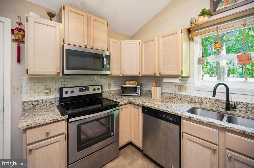 214 SAND TRAP LN, LOCUST GROVE, Virginia 22508, 3 Bedrooms Bedrooms, ,2 BathroomsBathrooms,Residential,LAKE OF THE WOODS,214 SAND TRAP LN,VAOR2013914 MLS # VAOR2013914