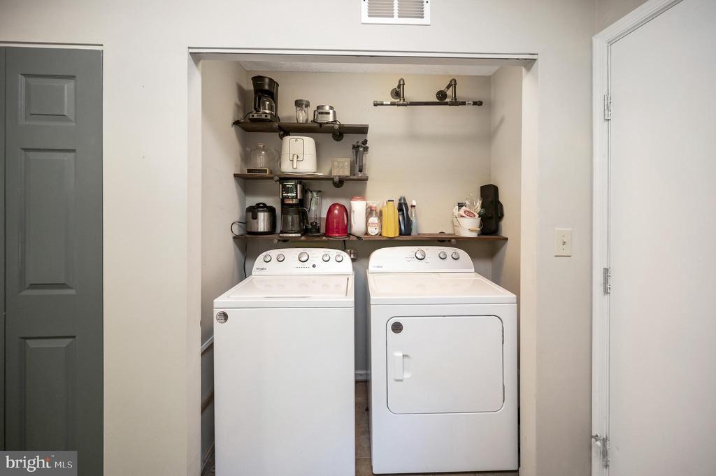 214 SAND TRAP LN, LOCUST GROVE, Virginia 22508, 3 Bedrooms Bedrooms, ,2 BathroomsBathrooms,Residential,LAKE OF THE WOODS,214 SAND TRAP LN,VAOR2013914 MLS # VAOR2013914