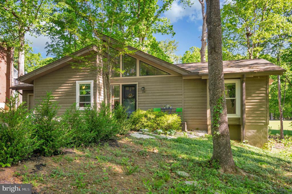214 SAND TRAP LN, LOCUST GROVE, Virginia 22508, 3 Bedrooms Bedrooms, ,2 BathroomsBathrooms,Residential,LAKE OF THE WOODS,214 SAND TRAP LN,VAOR2013914 MLS # VAOR2013914