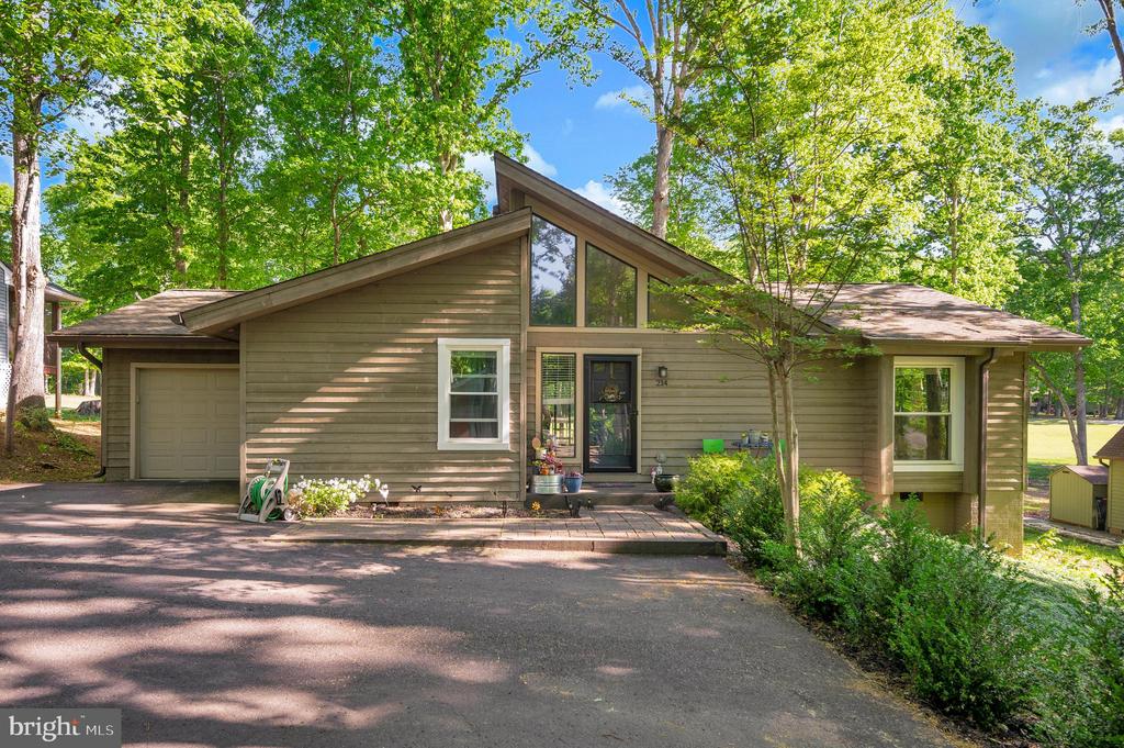 214 SAND TRAP LN, LOCUST GROVE, Virginia 22508, 3 Bedrooms Bedrooms, ,2 BathroomsBathrooms,Residential,LAKE OF THE WOODS,214 SAND TRAP LN,VAOR2013914 MLS # VAOR2013914