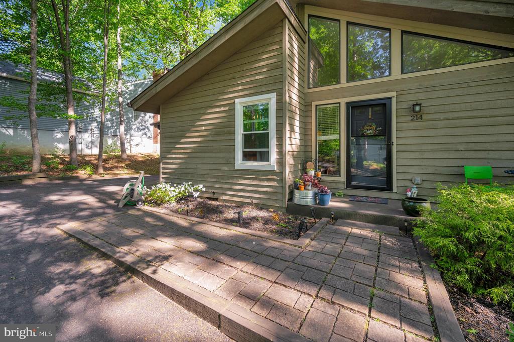 214 SAND TRAP LN, LOCUST GROVE, Virginia 22508, 3 Bedrooms Bedrooms, ,2 BathroomsBathrooms,Residential,LAKE OF THE WOODS,214 SAND TRAP LN,VAOR2013914 MLS # VAOR2013914