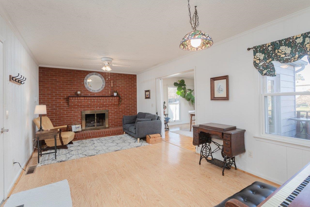 25 EMERY ST, HARRISONBURG, Virginia 22801, 3 Bedrooms Bedrooms, ,2 BathroomsBathrooms,Residential,25 EMERY ST,676096 MLS # 676096