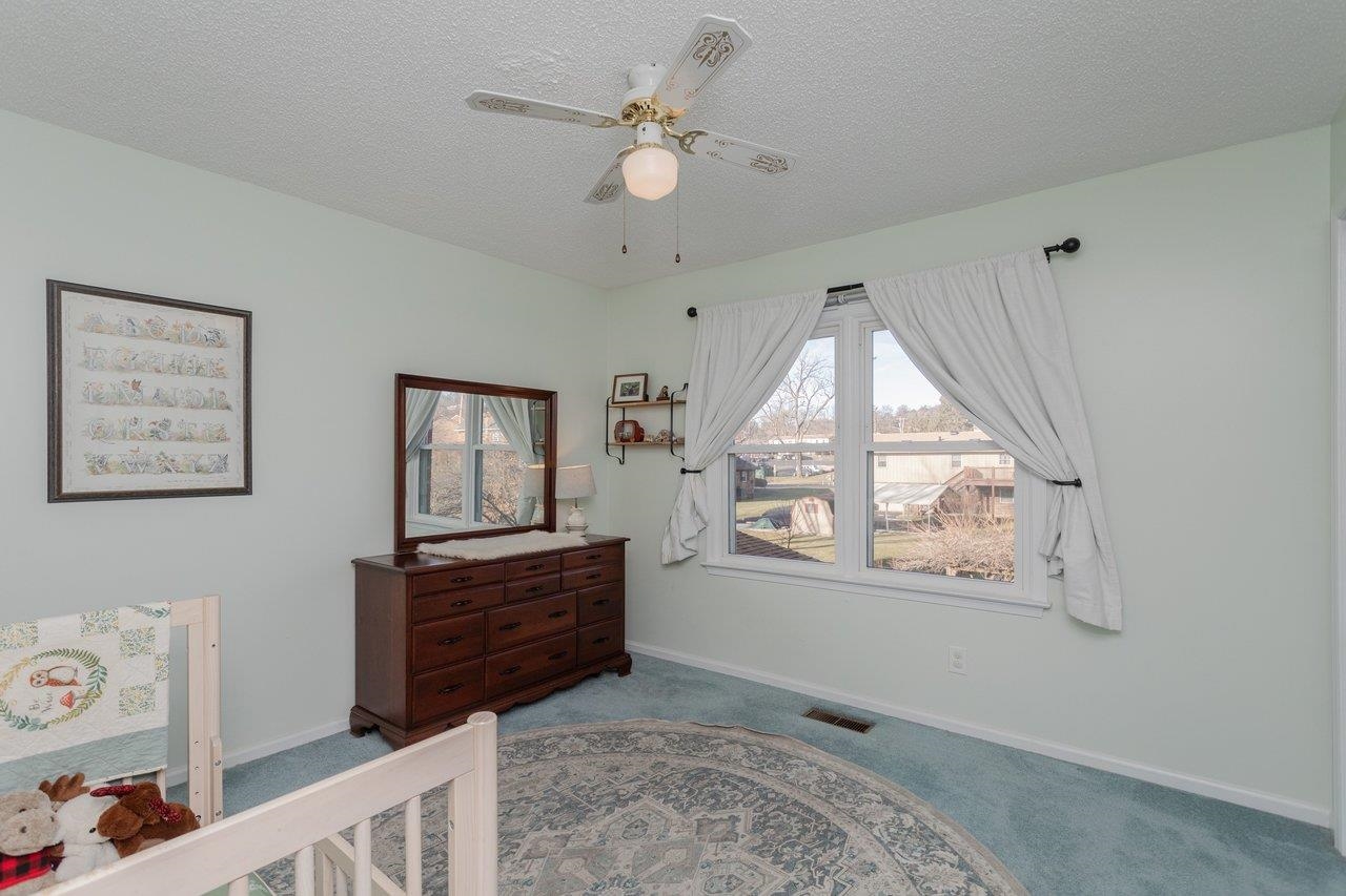 25 EMERY ST, HARRISONBURG, Virginia 22801, 3 Bedrooms Bedrooms, ,2 BathroomsBathrooms,Residential,25 EMERY ST,676096 MLS # 676096