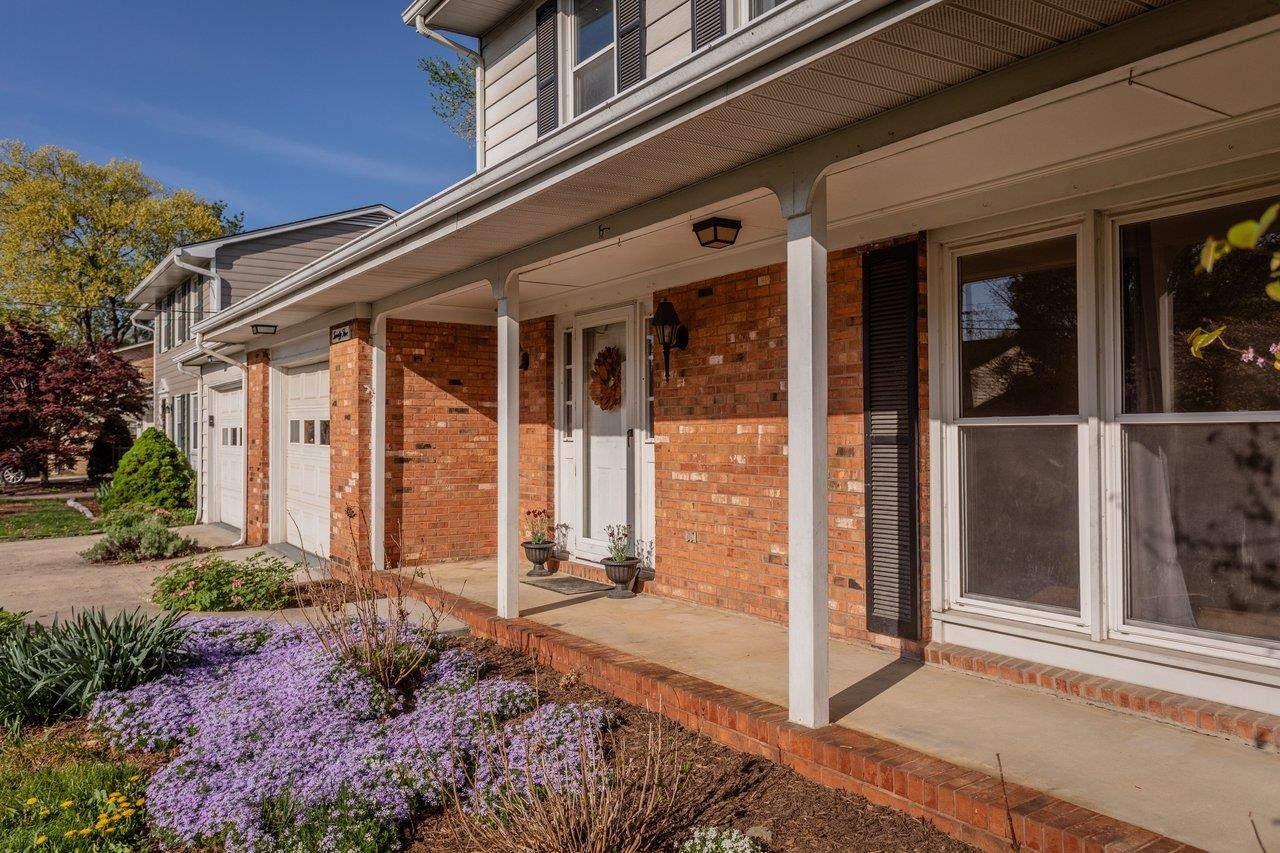 25 EMERY ST, HARRISONBURG, Virginia 22801, 3 Bedrooms Bedrooms, ,2 BathroomsBathrooms,Residential,25 EMERY ST,676096 MLS # 676096