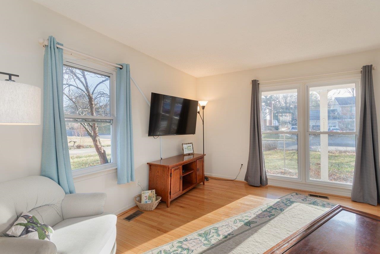 25 EMERY ST, HARRISONBURG, Virginia 22801, 3 Bedrooms Bedrooms, ,2 BathroomsBathrooms,Residential,25 EMERY ST,676096 MLS # 676096