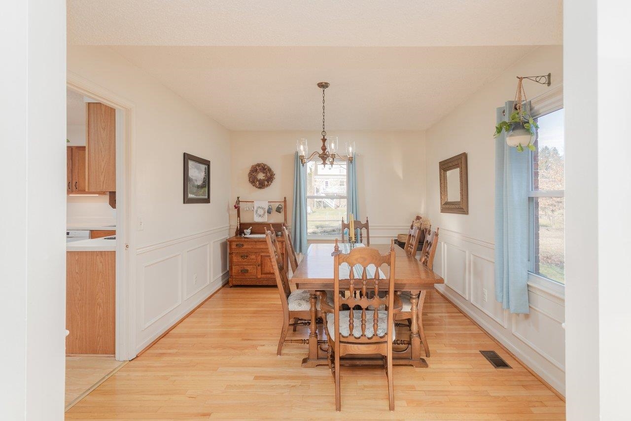 25 EMERY ST, HARRISONBURG, Virginia 22801, 3 Bedrooms Bedrooms, ,2 BathroomsBathrooms,Residential,25 EMERY ST,676096 MLS # 676096