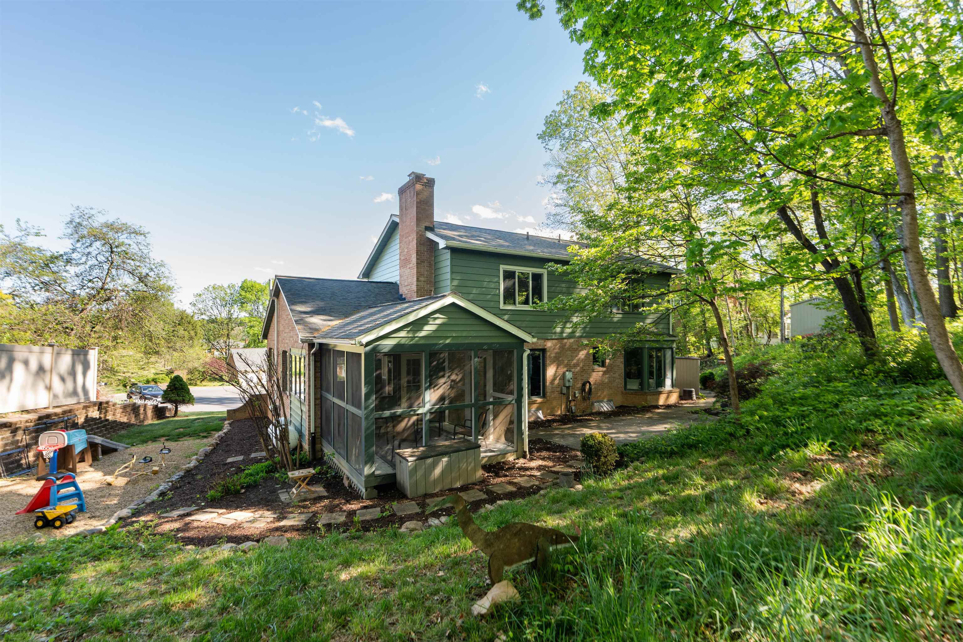 807 N BRAE BURN PL, STAUNTON, Virginia 24401, 4 Bedrooms Bedrooms, ,2 BathroomsBathrooms,Residential,807 N BRAE BURN PL,676190 MLS # 676190