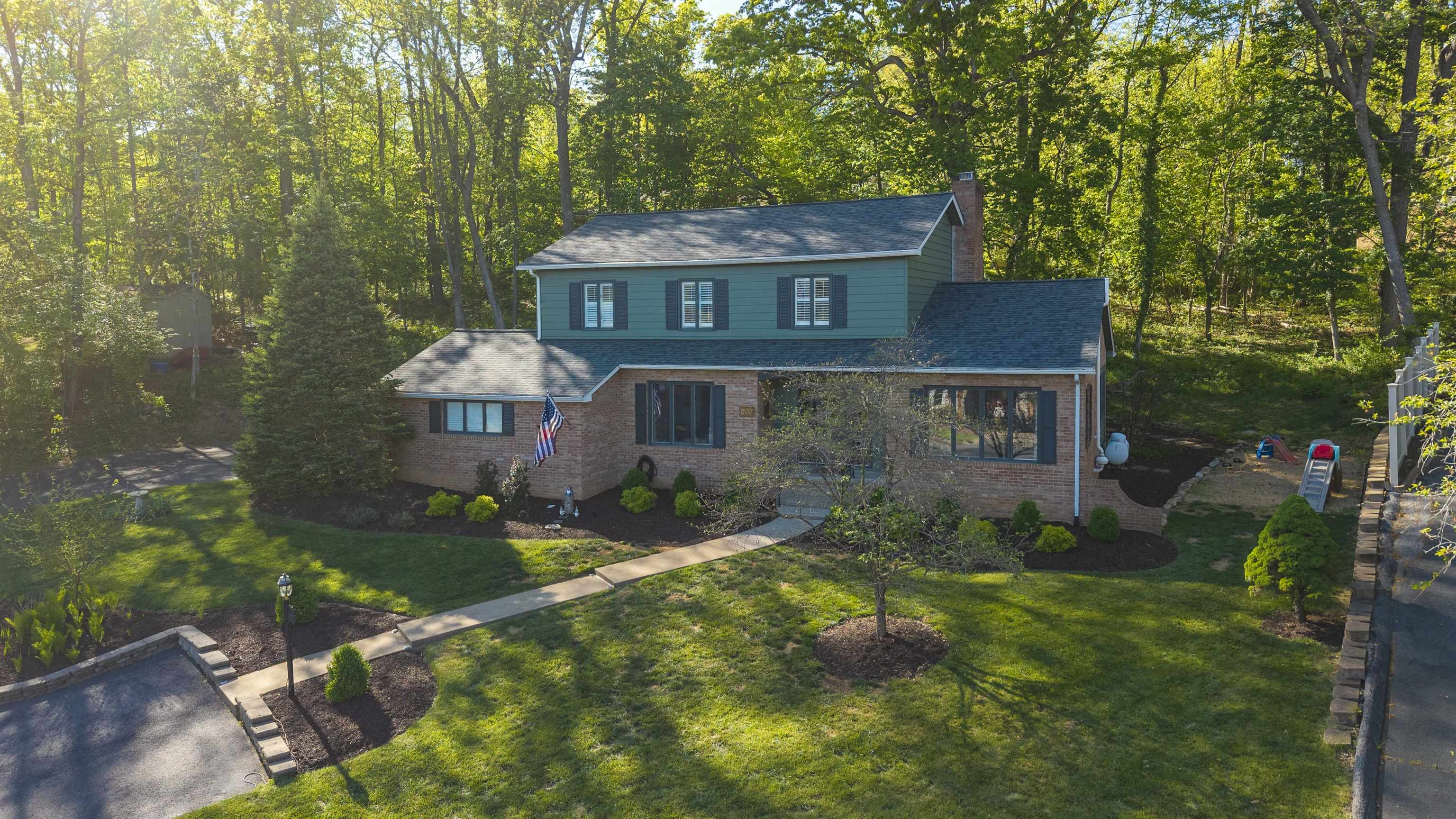 807 N BRAE BURN PL, STAUNTON, Virginia 24401, 4 Bedrooms Bedrooms, ,2 BathroomsBathrooms,Residential,807 N BRAE BURN PL,676190 MLS # 676190