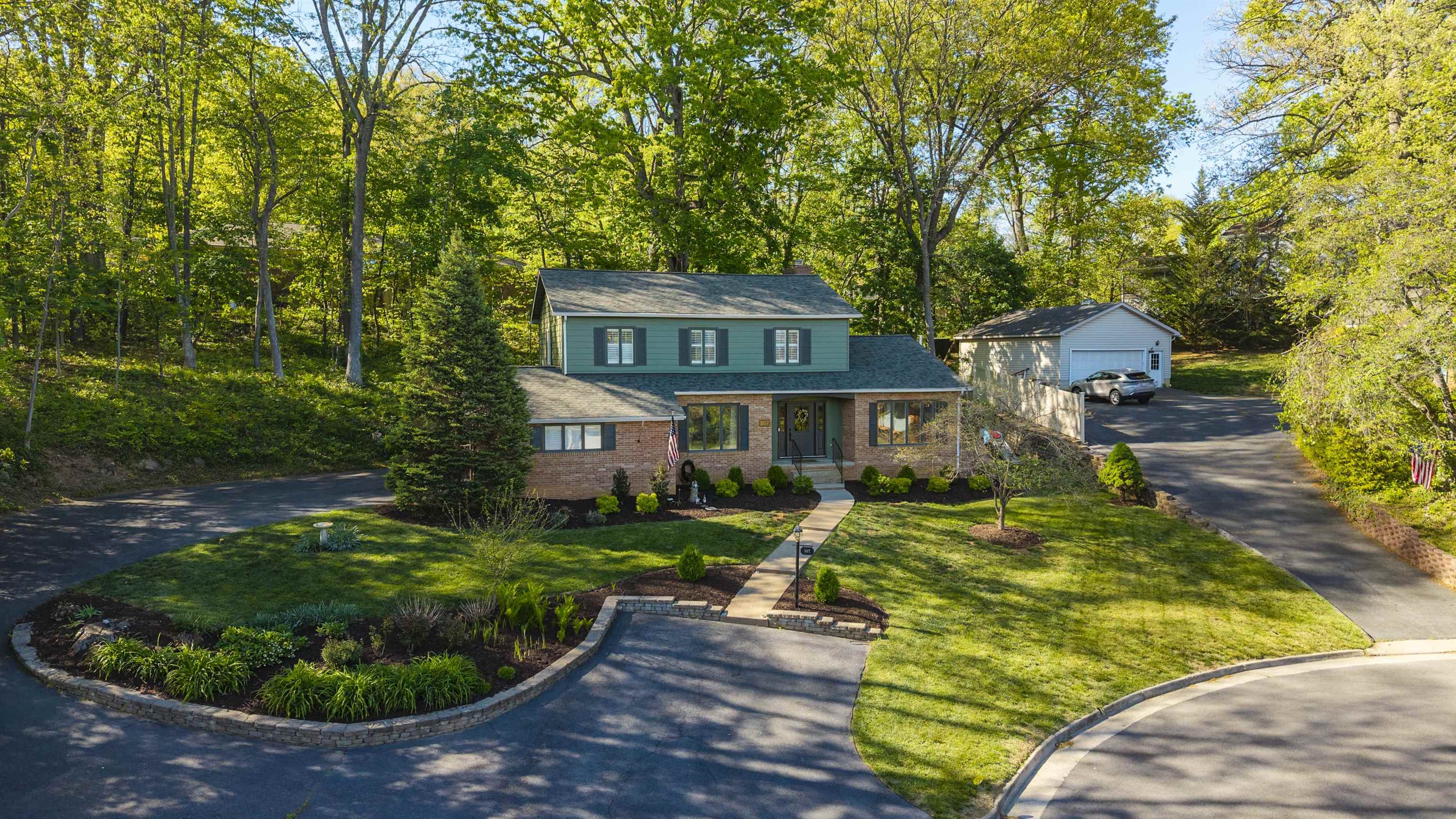 807 N BRAE BURN PL, STAUNTON, Virginia 24401, 4 Bedrooms Bedrooms, ,2 BathroomsBathrooms,Residential,807 N BRAE BURN PL,676190 MLS # 676190