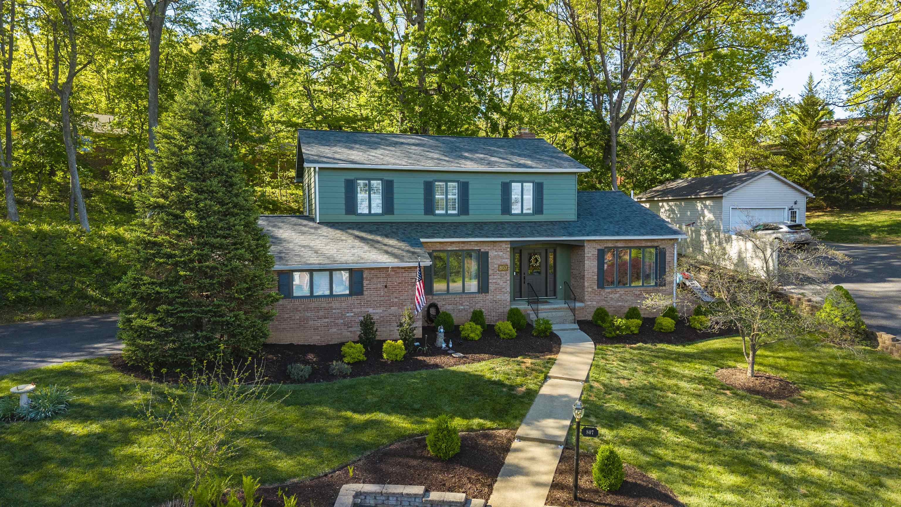 807 N BRAE BURN PL, STAUNTON, Virginia 24401, 4 Bedrooms Bedrooms, ,2 BathroomsBathrooms,Residential,807 N BRAE BURN PL,676190 MLS # 676190