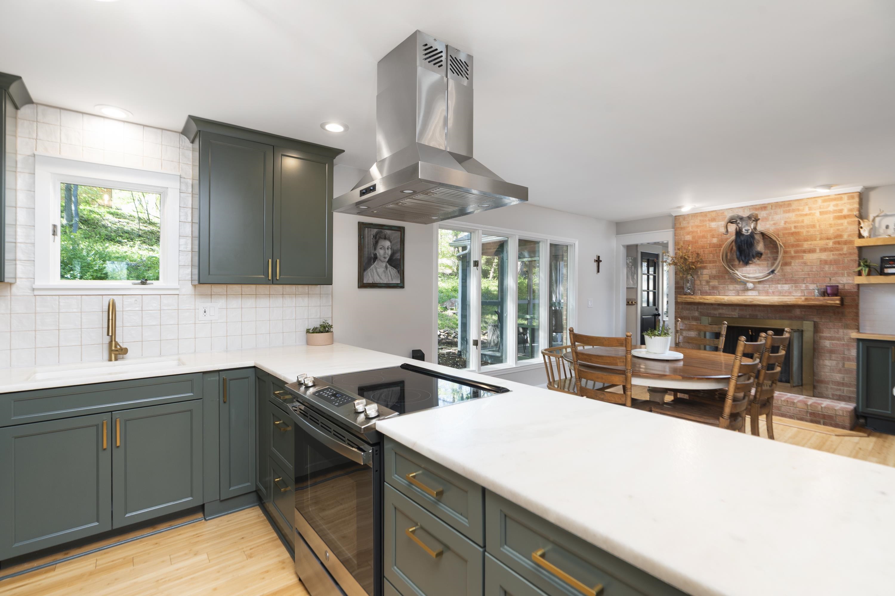 807 N BRAE BURN PL, STAUNTON, Virginia 24401, 4 Bedrooms Bedrooms, ,2 BathroomsBathrooms,Residential,807 N BRAE BURN PL,676190 MLS # 676190