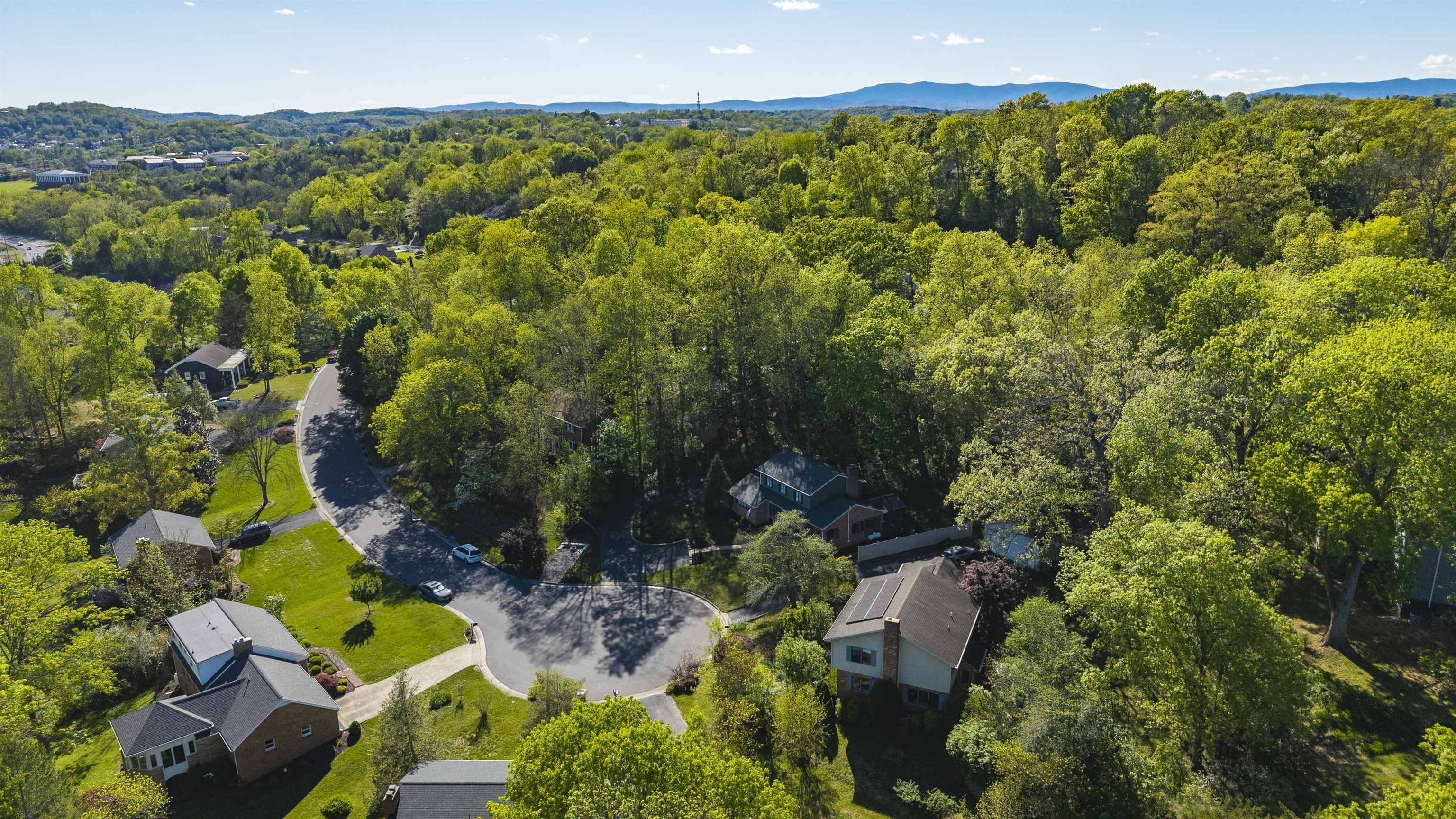 807 N BRAE BURN PL, STAUNTON, Virginia 24401, 4 Bedrooms Bedrooms, ,2 BathroomsBathrooms,Residential,807 N BRAE BURN PL,676190 MLS # 676190