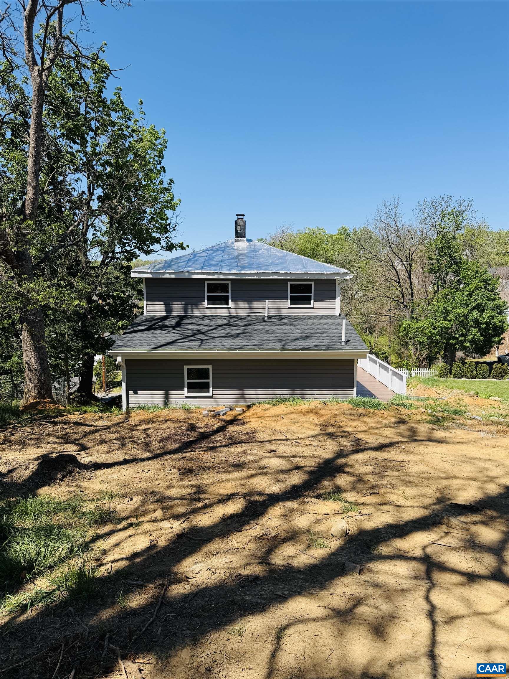 427 MONTGOMERY AVE, STAUNTON, Virginia 24401, 3 Bedrooms Bedrooms, ,2 BathroomsBathrooms,Residential,427 MONTGOMERY AVE,676191 MLS # 676191