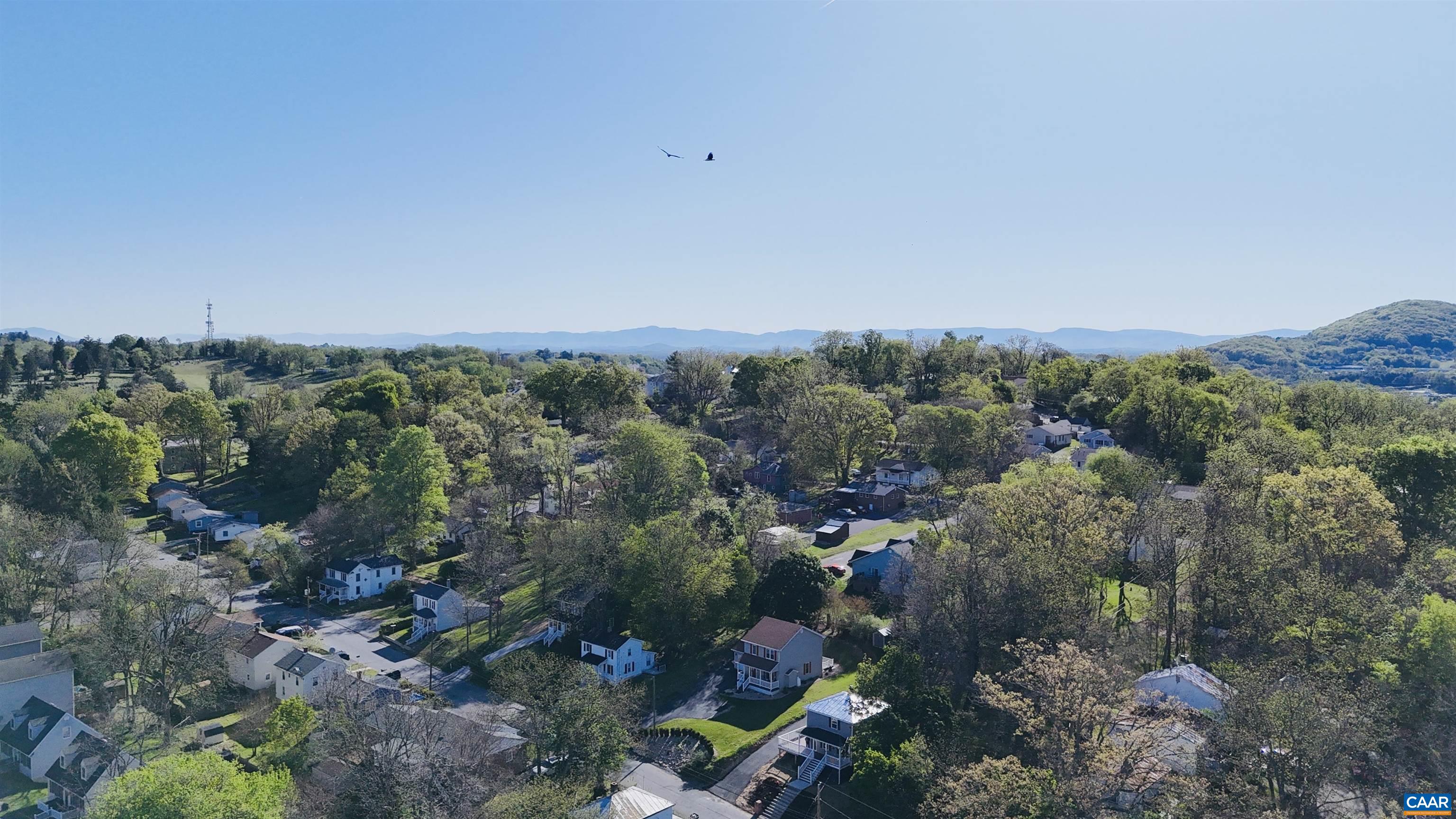 427 MONTGOMERY AVE, STAUNTON, Virginia 24401, 3 Bedrooms Bedrooms, ,2 BathroomsBathrooms,Residential,427 MONTGOMERY AVE,676191 MLS # 676191