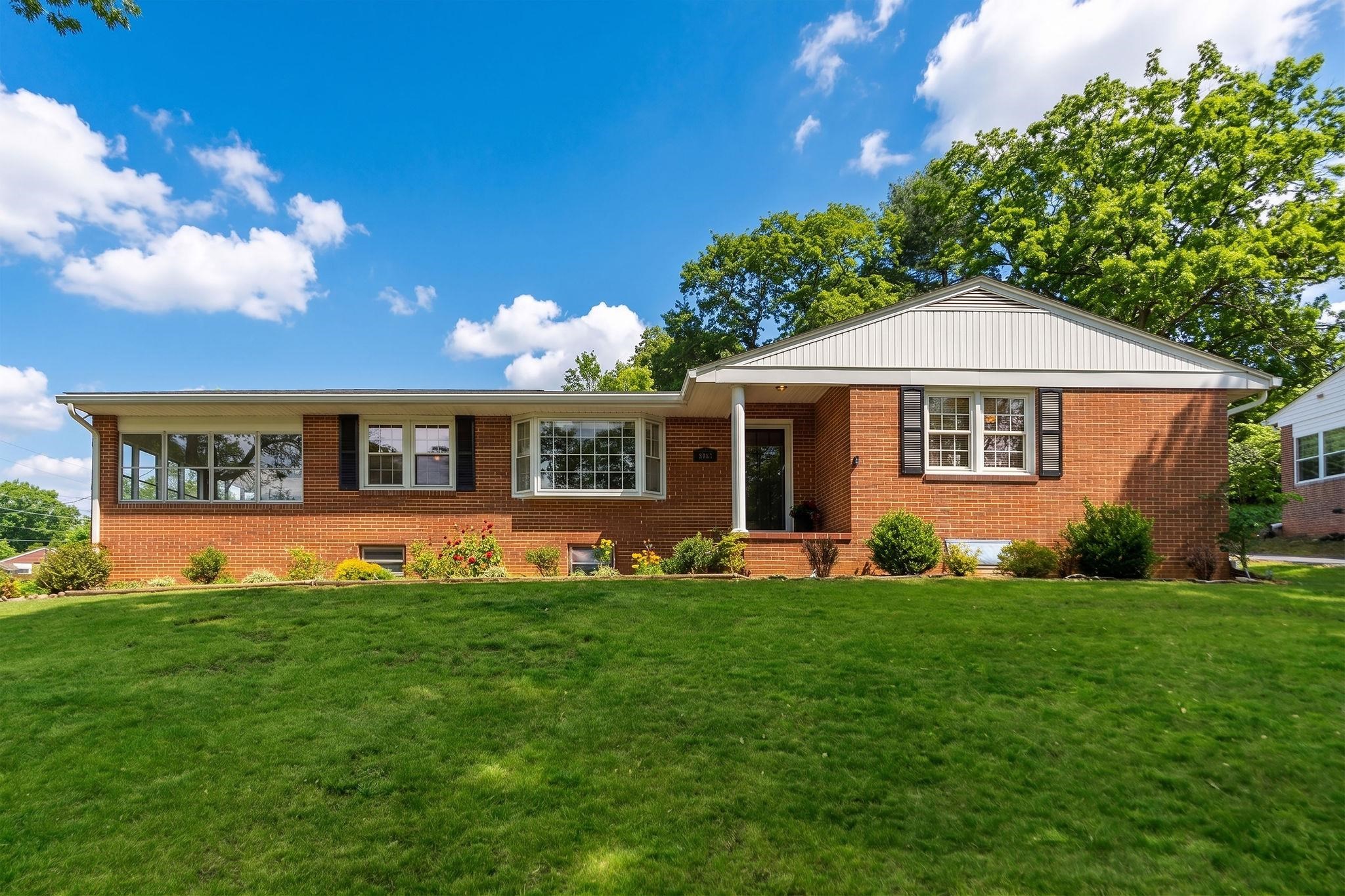 525 ROBIN ST, STAUNTON, Virginia 24401, 3 Bedrooms Bedrooms, ,2 BathroomsBathrooms,Residential,525 ROBIN ST,676197 MLS # 676197