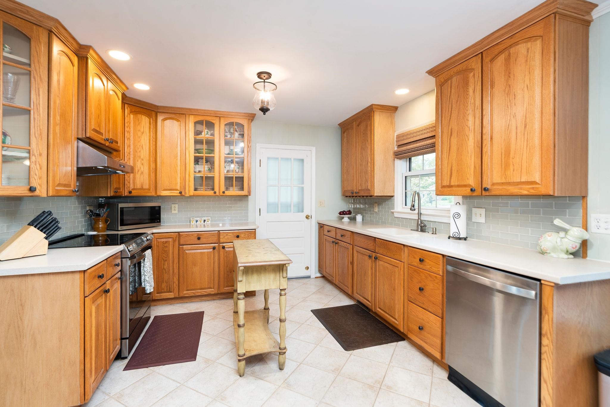 525 ROBIN ST, STAUNTON, Virginia 24401, 3 Bedrooms Bedrooms, ,2 BathroomsBathrooms,Residential,525 ROBIN ST,676197 MLS # 676197