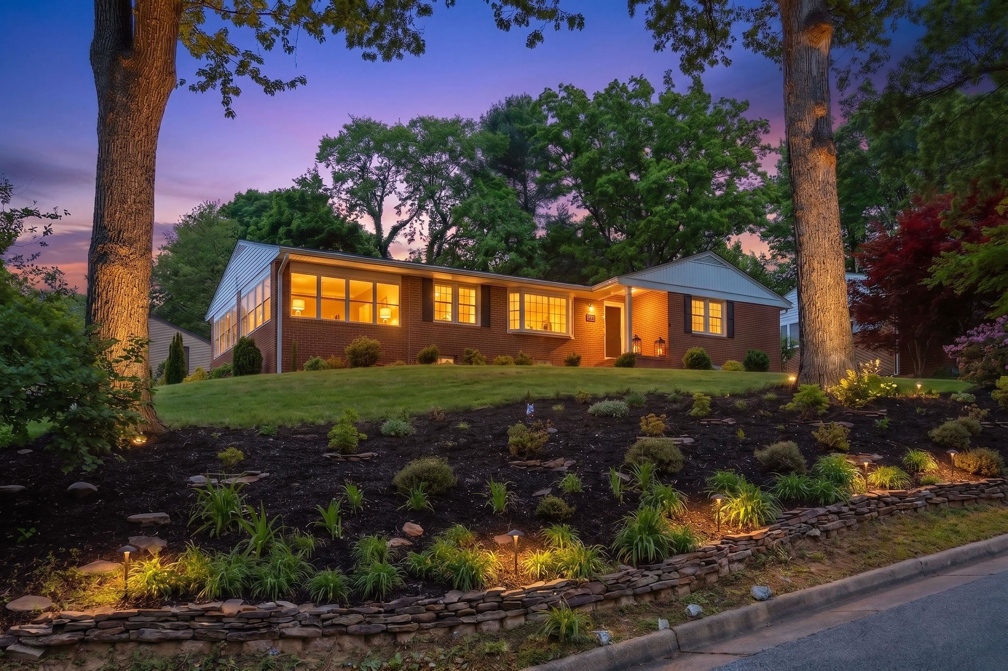 525 ROBIN ST, STAUNTON, Virginia 24401, 3 Bedrooms Bedrooms, ,2 BathroomsBathrooms,Residential,525 ROBIN ST,676197 MLS # 676197