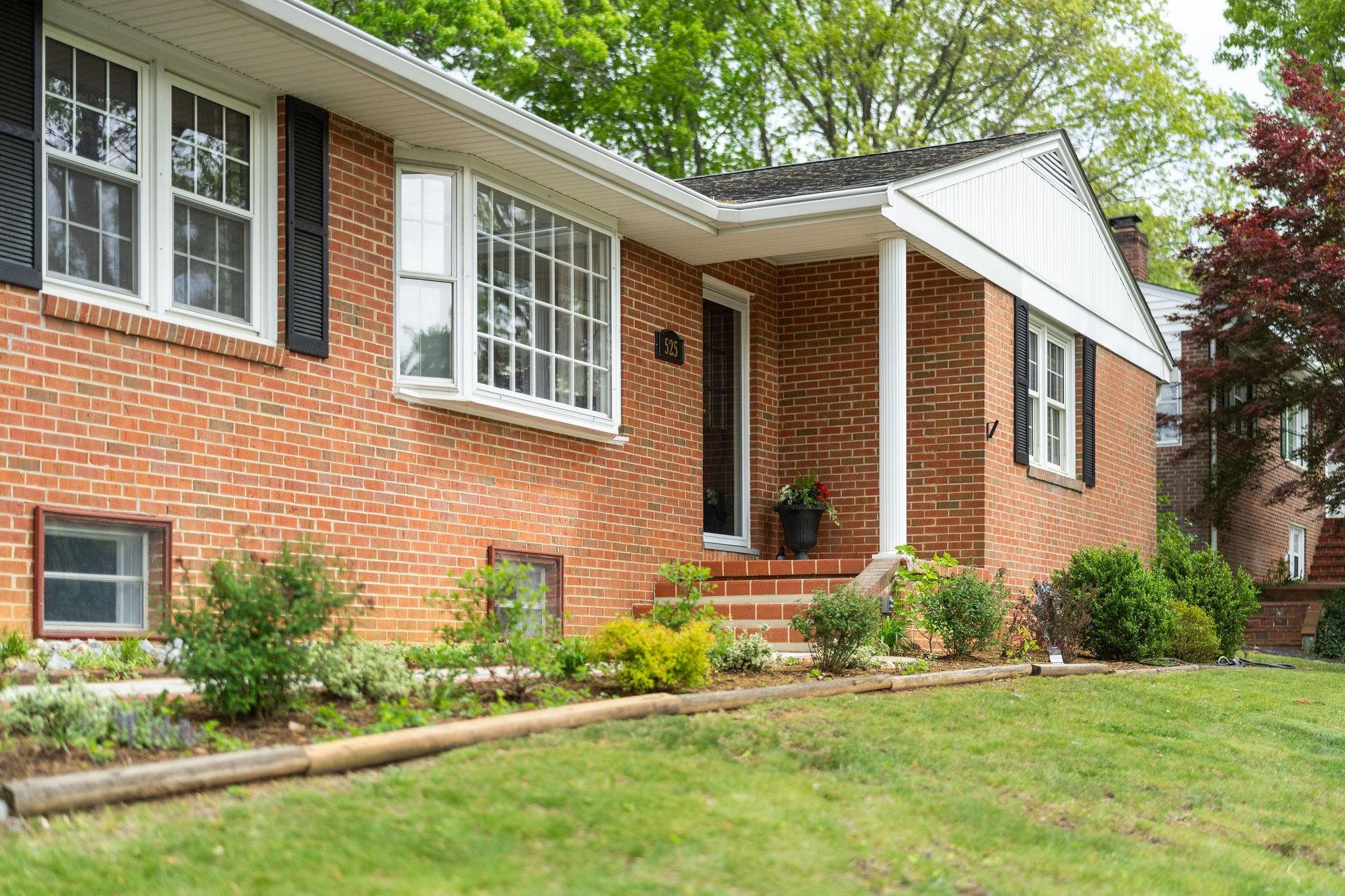 525 ROBIN ST, STAUNTON, Virginia 24401, 3 Bedrooms Bedrooms, ,2 BathroomsBathrooms,Residential,525 ROBIN ST,676197 MLS # 676197