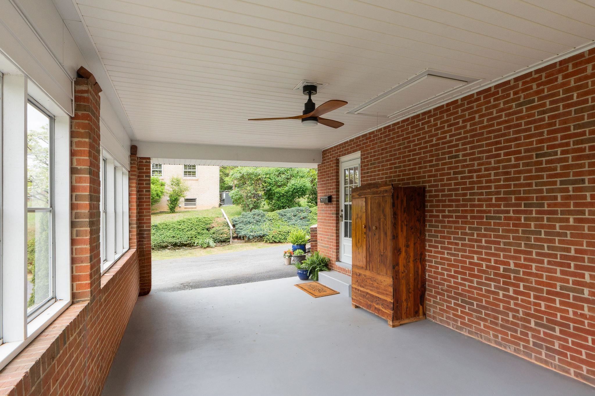 525 ROBIN ST, STAUNTON, Virginia 24401, 3 Bedrooms Bedrooms, ,2 BathroomsBathrooms,Residential,525 ROBIN ST,676197 MLS # 676197