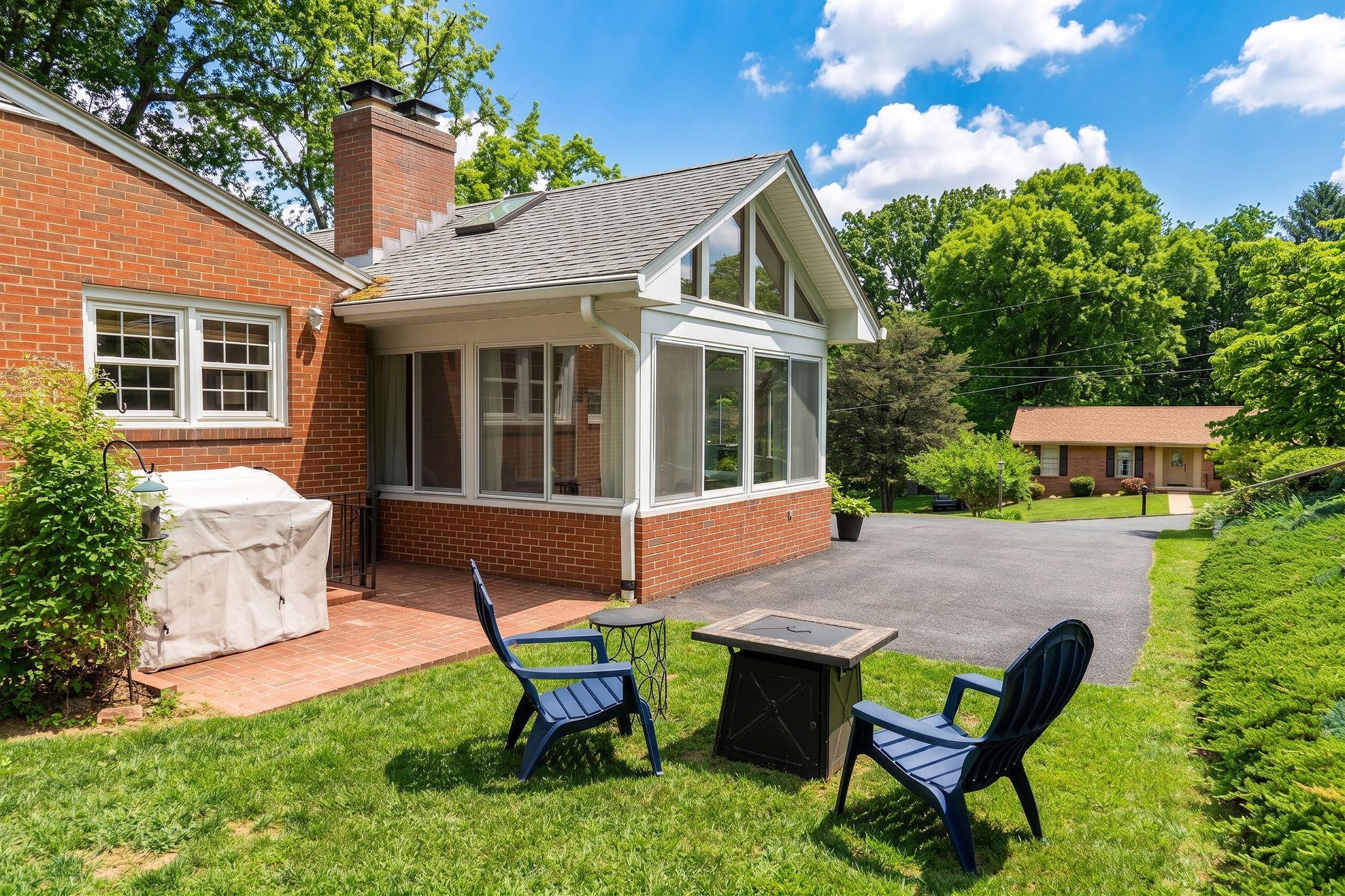 525 ROBIN ST, STAUNTON, Virginia 24401, 3 Bedrooms Bedrooms, ,2 BathroomsBathrooms,Residential,525 ROBIN ST,676197 MLS # 676197