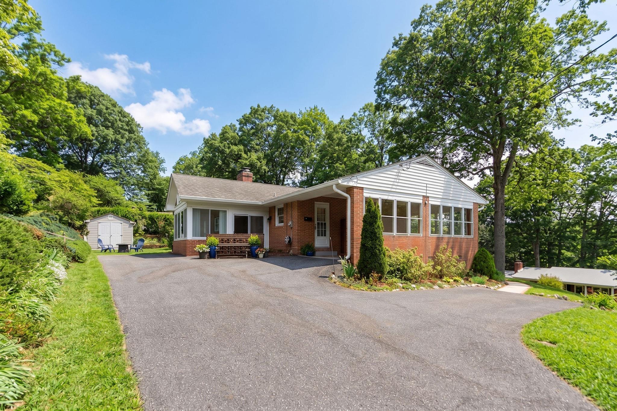 525 ROBIN ST, STAUNTON, Virginia 24401, 3 Bedrooms Bedrooms, ,2 BathroomsBathrooms,Residential,525 ROBIN ST,676197 MLS # 676197