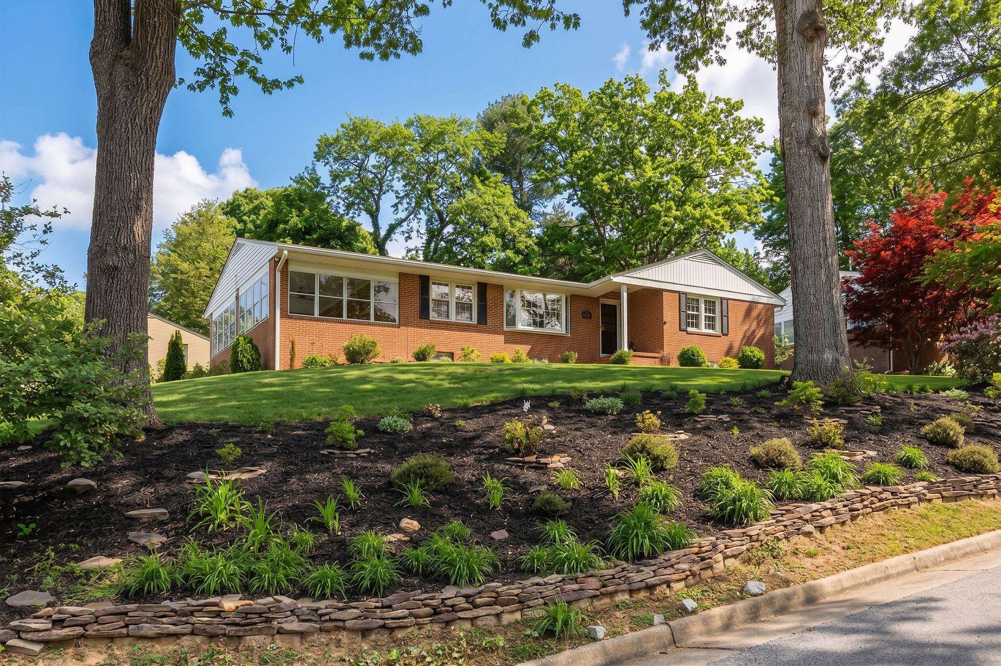 525 ROBIN ST, STAUNTON, Virginia 24401, 3 Bedrooms Bedrooms, ,2 BathroomsBathrooms,Residential,525 ROBIN ST,676197 MLS # 676197