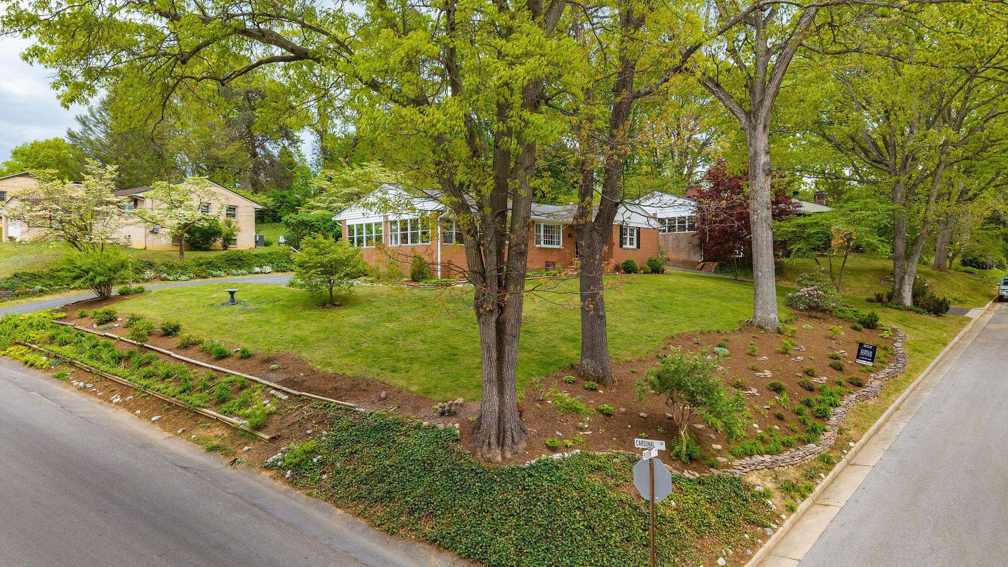 525 ROBIN ST, STAUNTON, Virginia 24401, 3 Bedrooms Bedrooms, ,2 BathroomsBathrooms,Residential,525 ROBIN ST,676197 MLS # 676197