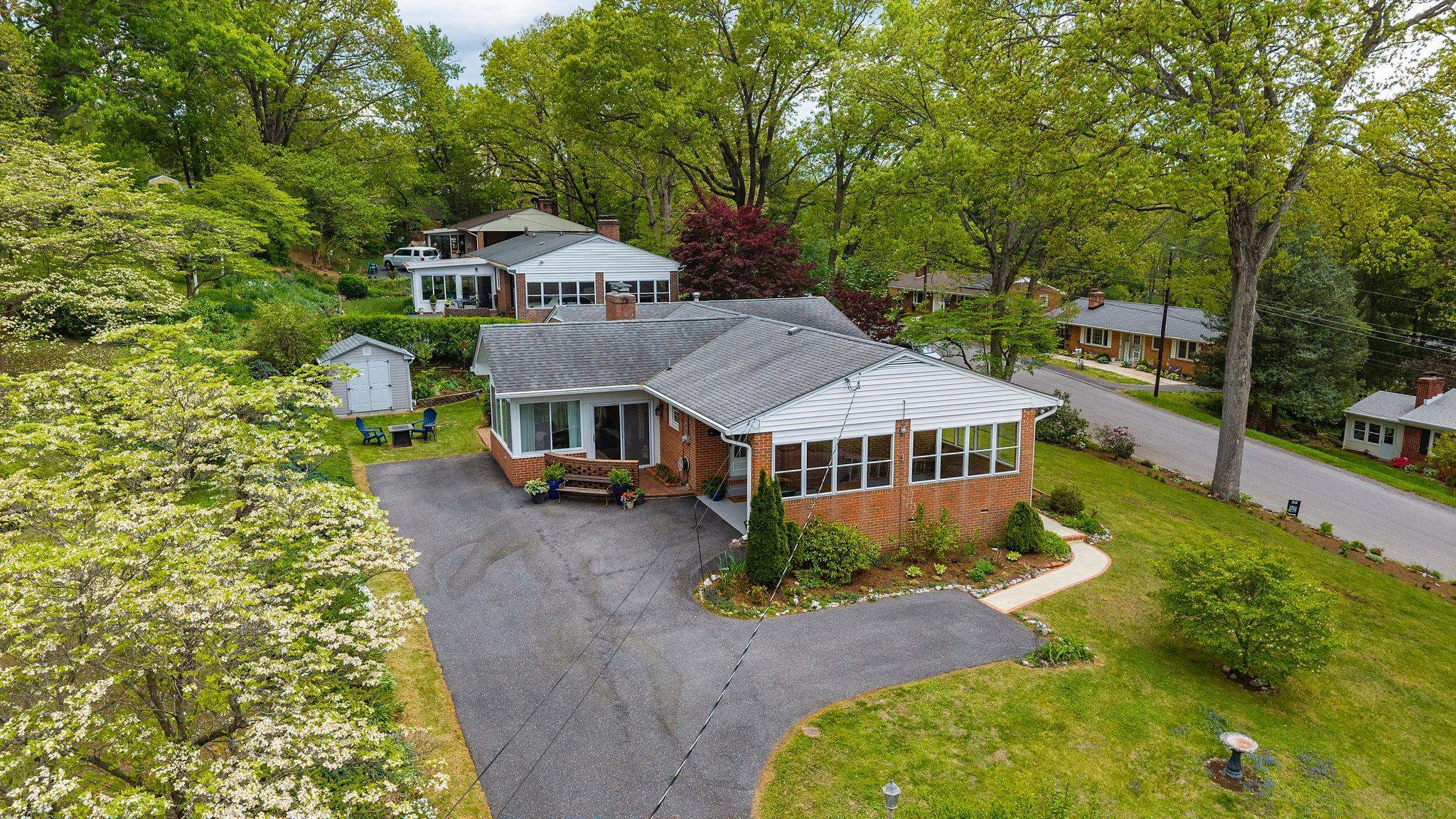 525 ROBIN ST, STAUNTON, Virginia 24401, 3 Bedrooms Bedrooms, ,2 BathroomsBathrooms,Residential,525 ROBIN ST,676197 MLS # 676197