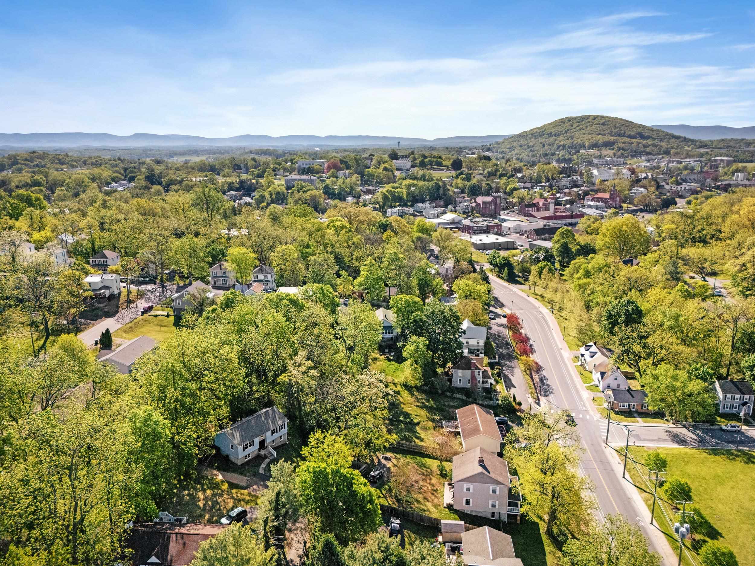 3 SULLIVAN ST, STAUNTON, Virginia 24401, 3 Bedrooms Bedrooms, ,2 BathroomsBathrooms,Residential,3 SULLIVAN ST,676198 MLS # 676198