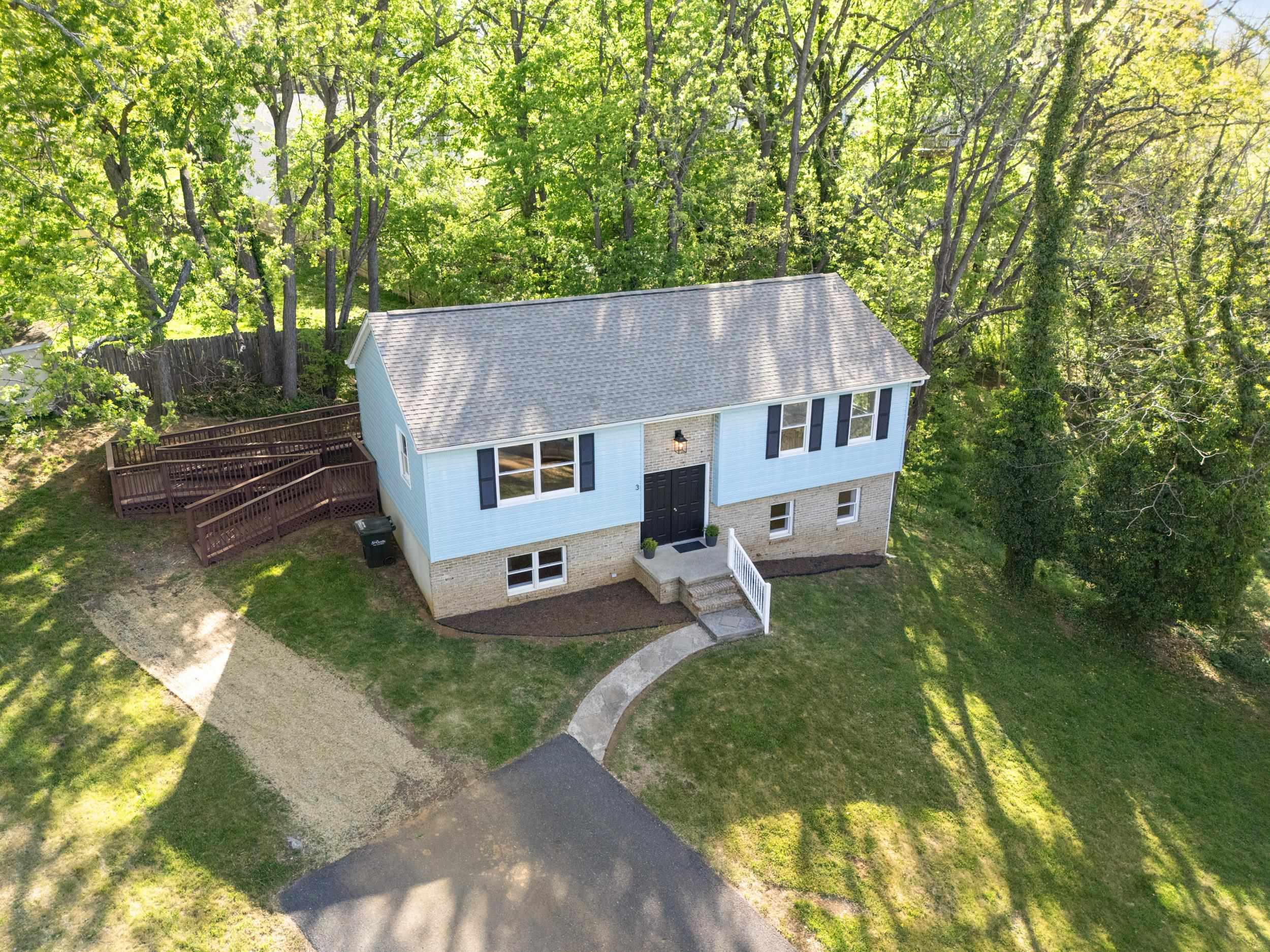 3 SULLIVAN ST, STAUNTON, Virginia 24401, 3 Bedrooms Bedrooms, ,2 BathroomsBathrooms,Residential,3 SULLIVAN ST,676198 MLS # 676198