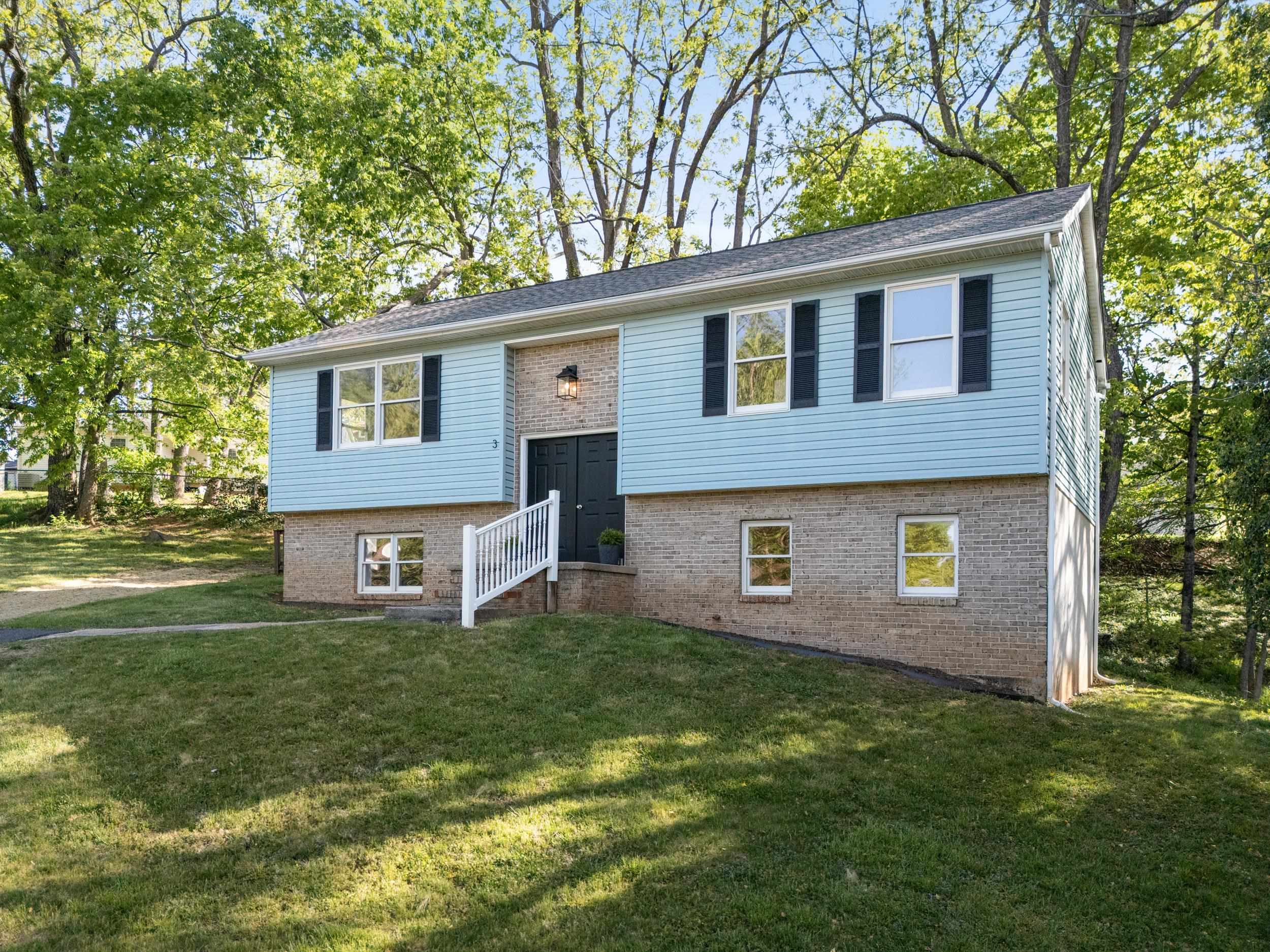 3 SULLIVAN ST, STAUNTON, Virginia 24401, 3 Bedrooms Bedrooms, ,2 BathroomsBathrooms,Residential,3 SULLIVAN ST,676198 MLS # 676198