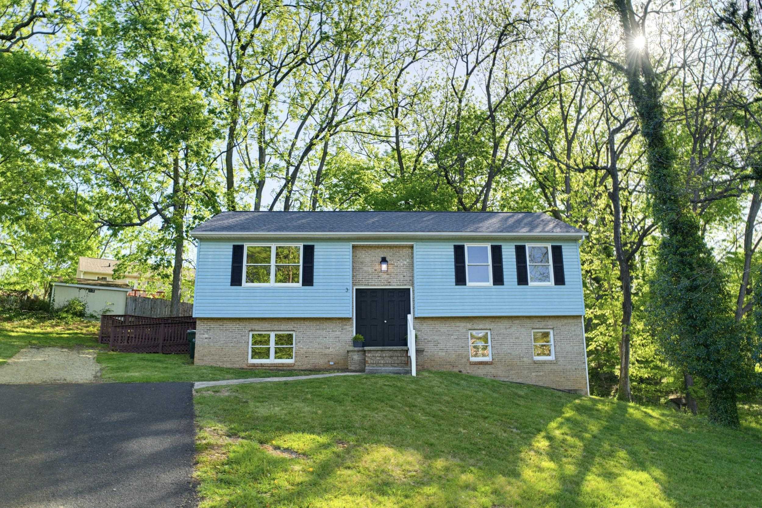 3 SULLIVAN ST, STAUNTON, Virginia 24401, 3 Bedrooms Bedrooms, ,2 BathroomsBathrooms,Residential,3 SULLIVAN ST,676198 MLS # 676198