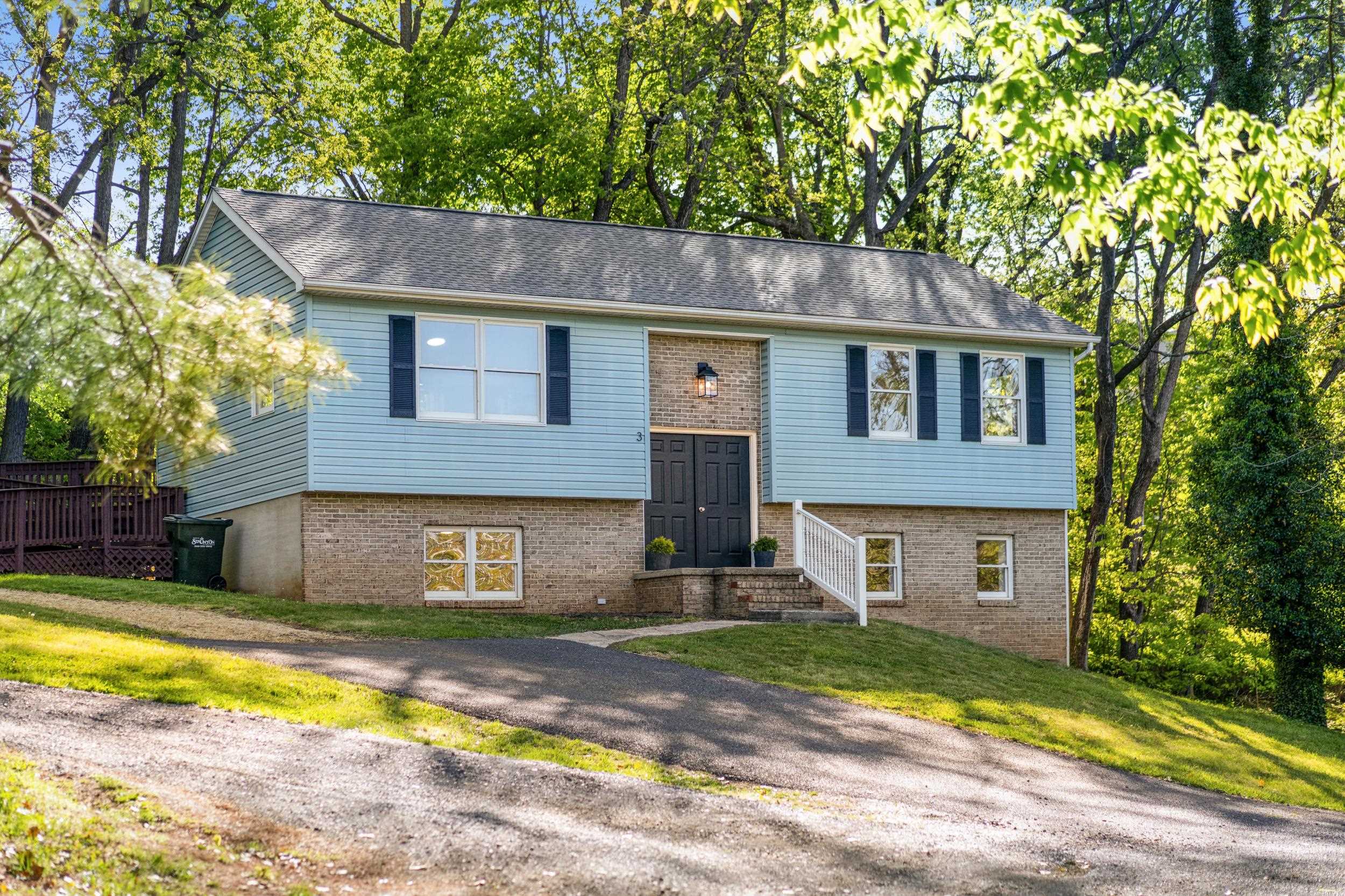 3 SULLIVAN ST, STAUNTON, Virginia 24401, 3 Bedrooms Bedrooms, ,2 BathroomsBathrooms,Residential,3 SULLIVAN ST,676198 MLS # 676198