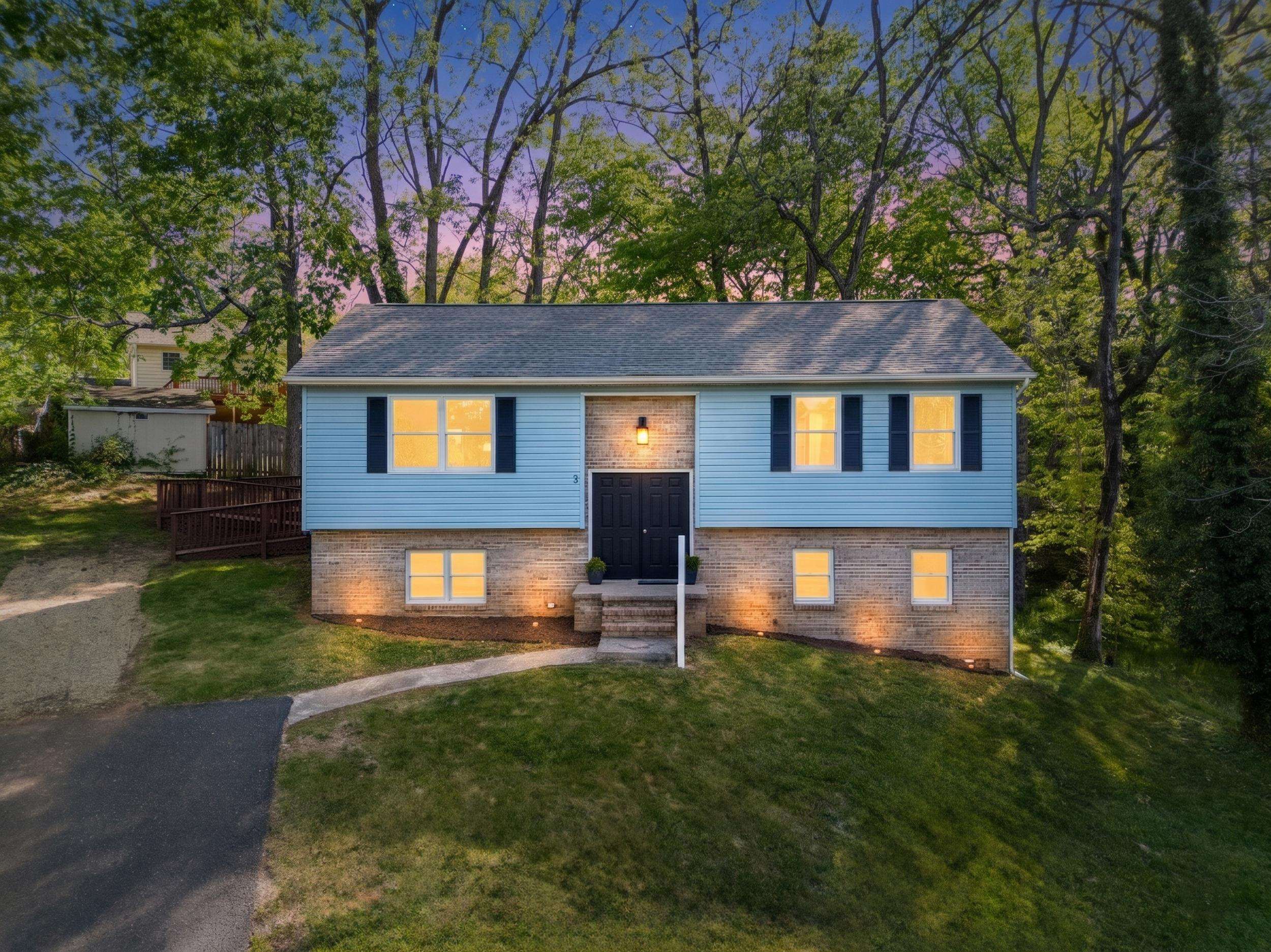 3 SULLIVAN ST, STAUNTON, Virginia 24401, 3 Bedrooms Bedrooms, ,2 BathroomsBathrooms,Residential,3 SULLIVAN ST,676198 MLS # 676198