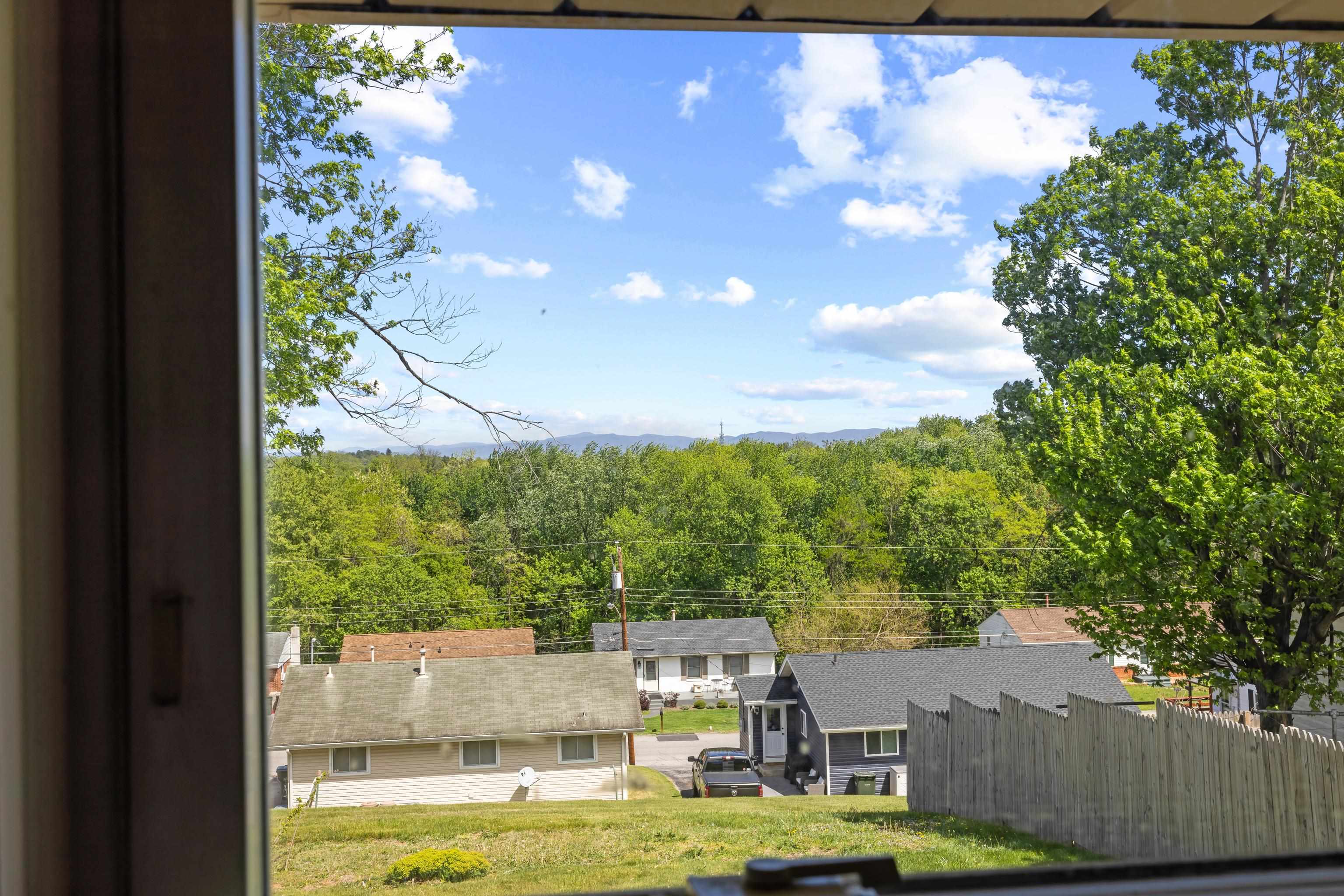 317 RIDGE RD, STAUNTON, Virginia 24401, 2 Bedrooms Bedrooms, ,1 BathroomBathrooms,Residential,317 RIDGE RD,676199 MLS # 676199