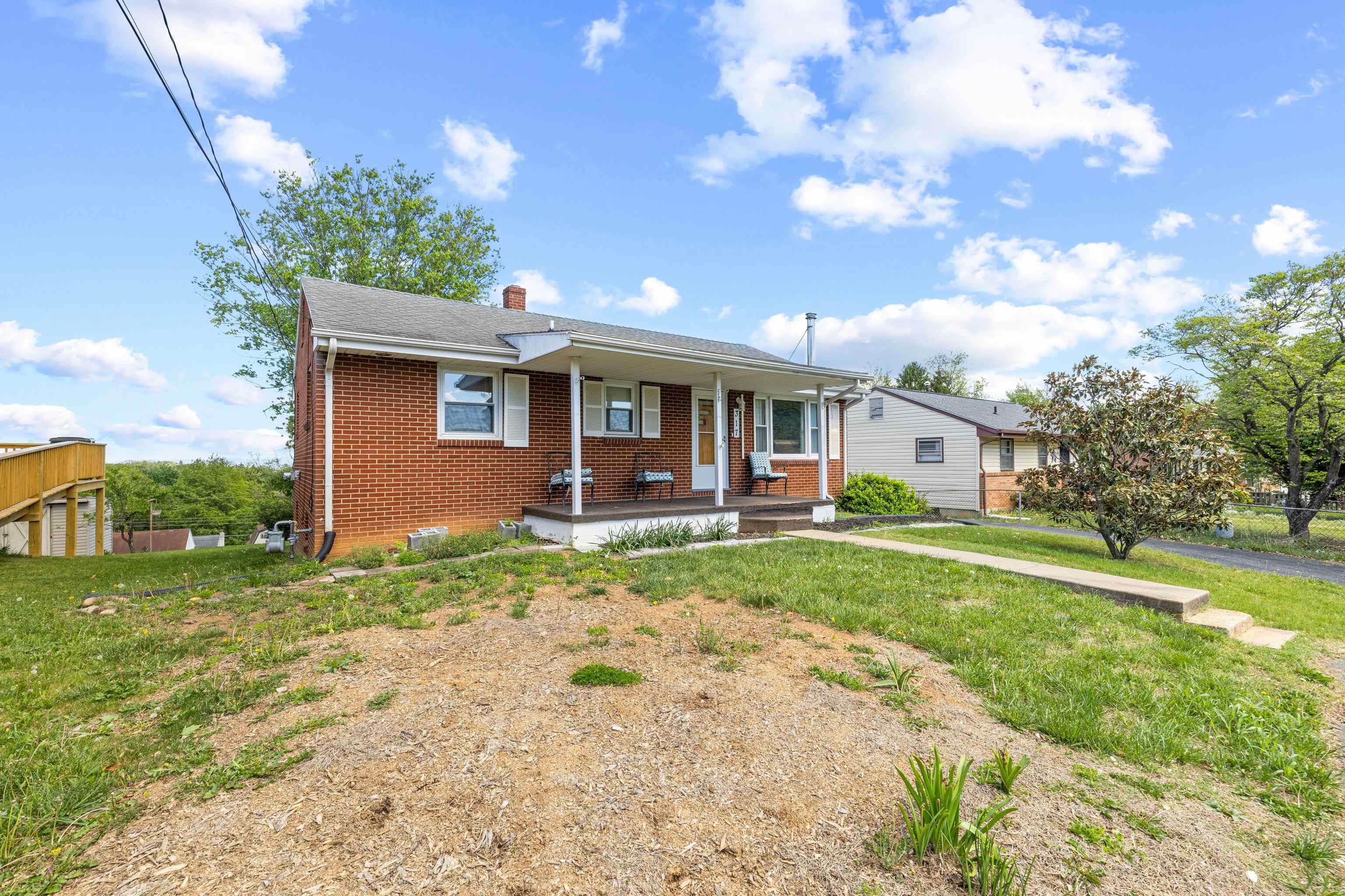 317 RIDGE RD, STAUNTON, Virginia 24401, 2 Bedrooms Bedrooms, ,1 BathroomBathrooms,Residential,317 RIDGE RD,676199 MLS # 676199