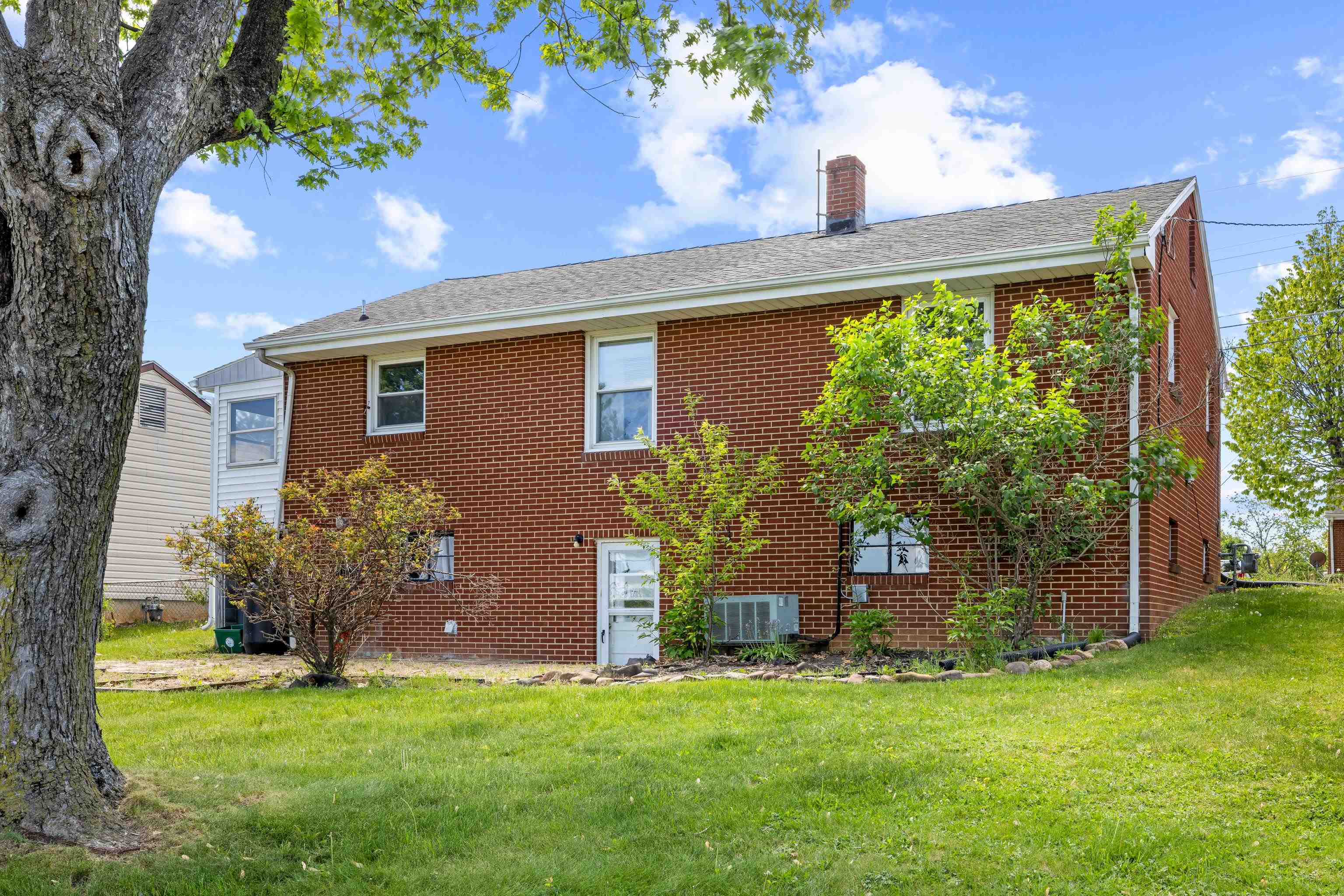 317 RIDGE RD, STAUNTON, Virginia 24401, 2 Bedrooms Bedrooms, ,1 BathroomBathrooms,Residential,317 RIDGE RD,676199 MLS # 676199