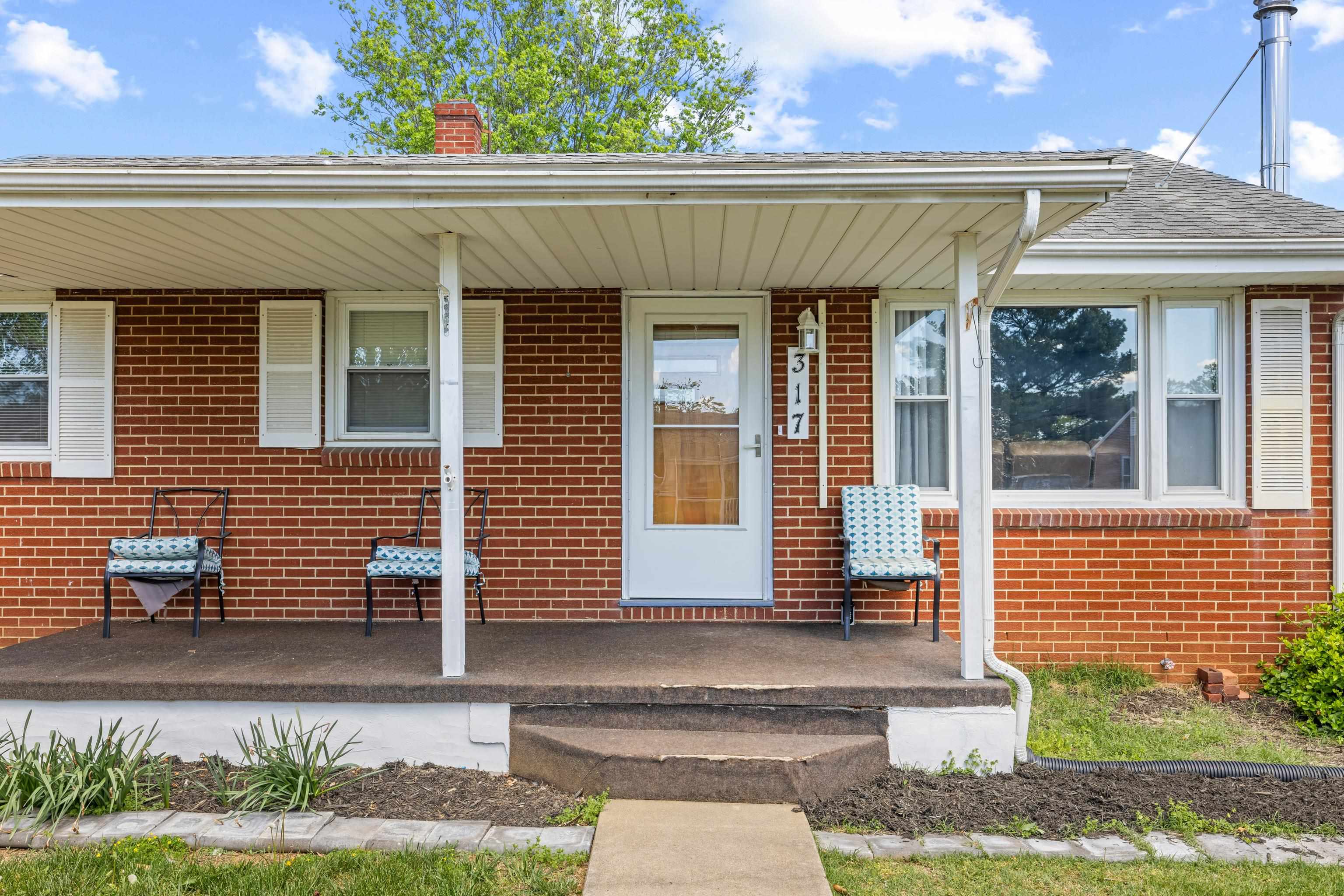 317 RIDGE RD, STAUNTON, Virginia 24401, 2 Bedrooms Bedrooms, ,1 BathroomBathrooms,Residential,317 RIDGE RD,676199 MLS # 676199