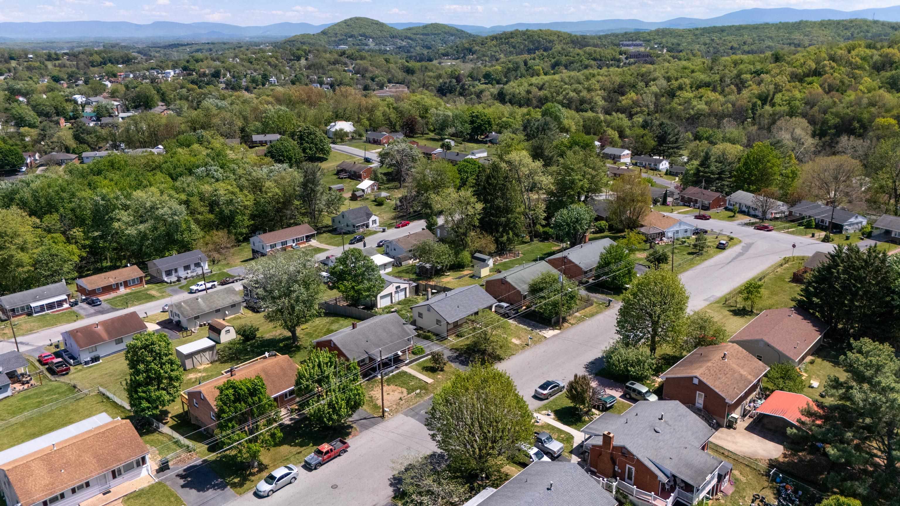 317 RIDGE RD, STAUNTON, Virginia 24401, 2 Bedrooms Bedrooms, ,1 BathroomBathrooms,Residential,317 RIDGE RD,676199 MLS # 676199