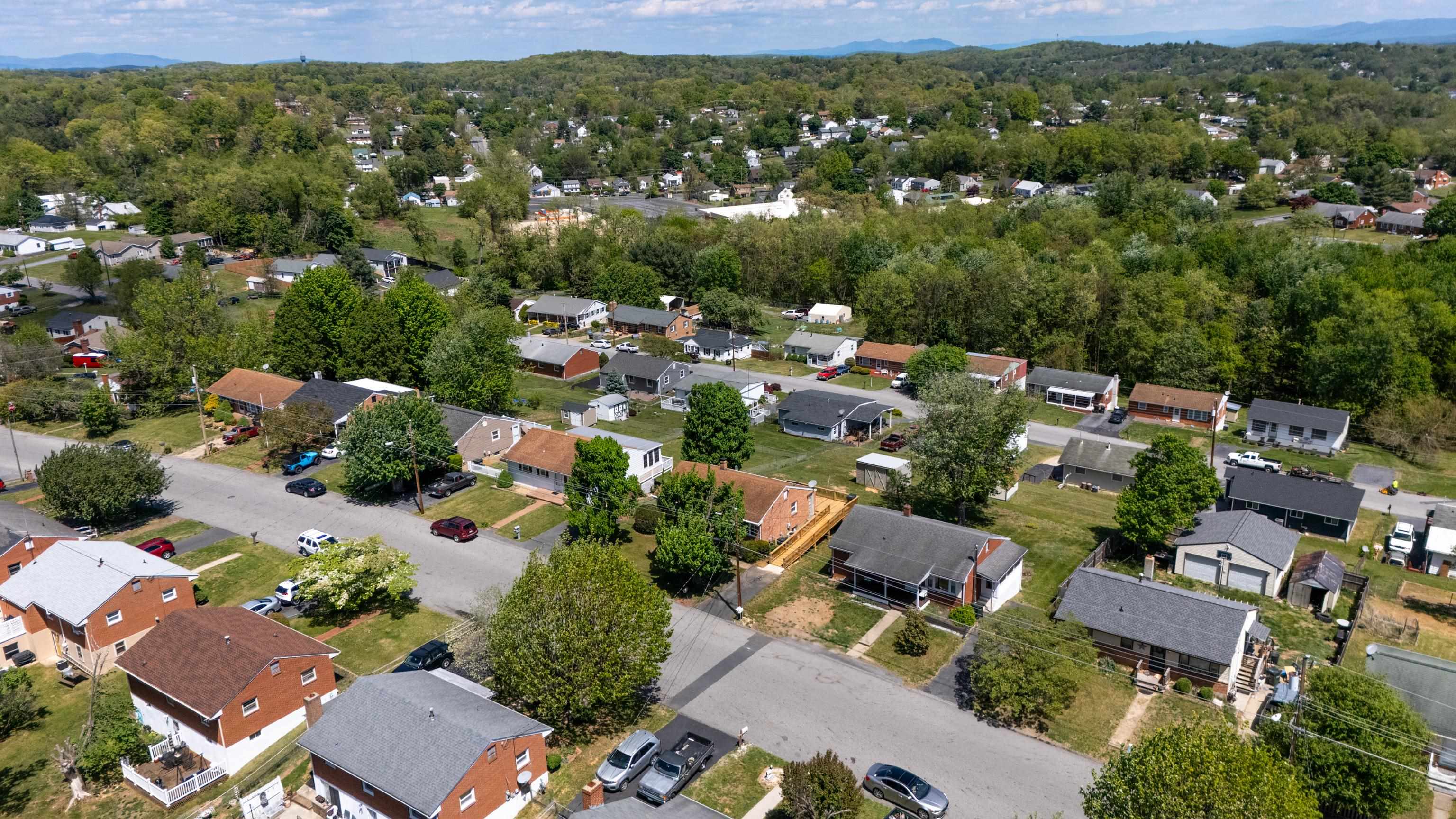 317 RIDGE RD, STAUNTON, Virginia 24401, 2 Bedrooms Bedrooms, ,1 BathroomBathrooms,Residential,317 RIDGE RD,676199 MLS # 676199