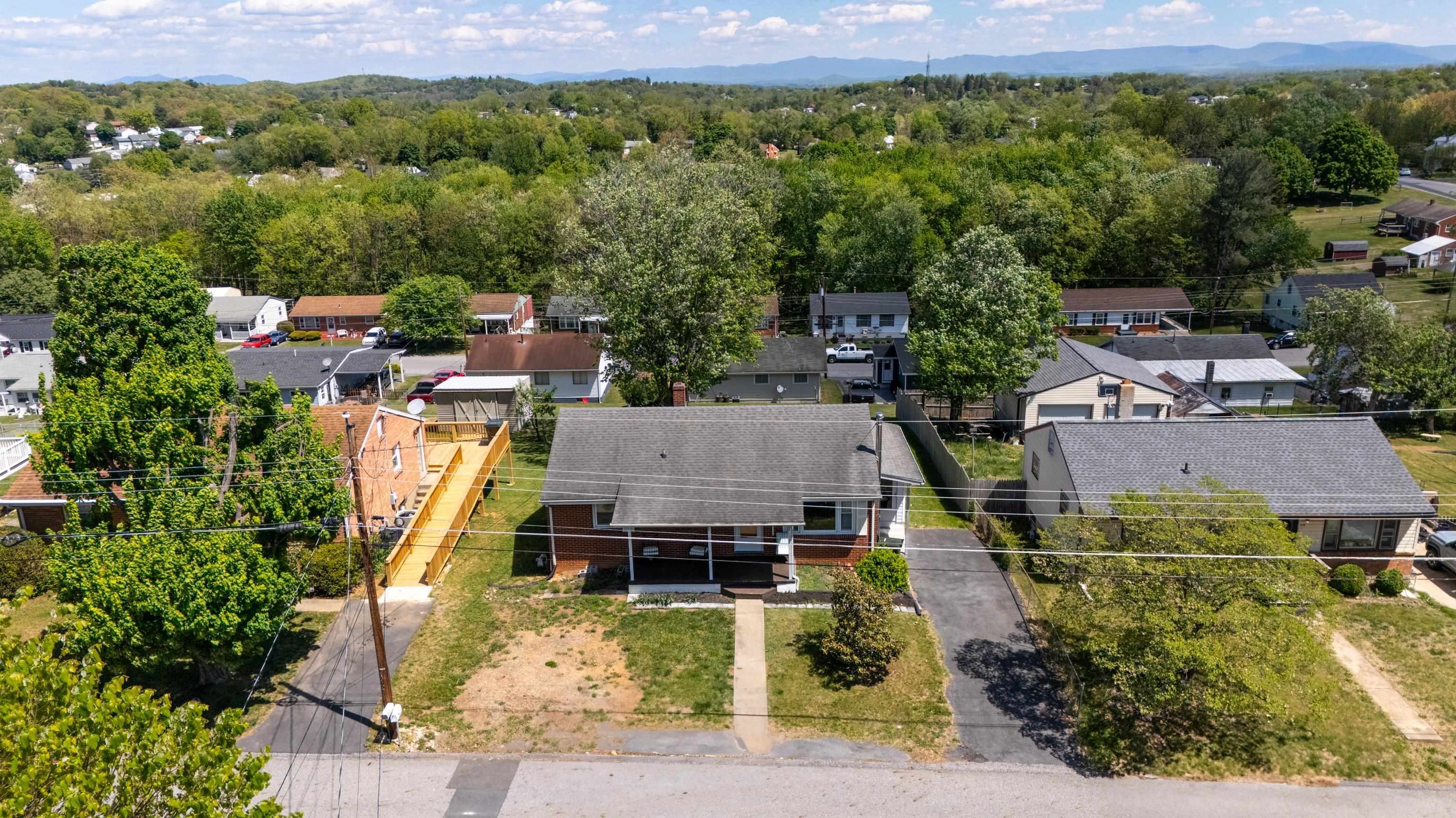 317 RIDGE RD, STAUNTON, Virginia 24401, 2 Bedrooms Bedrooms, ,1 BathroomBathrooms,Residential,317 RIDGE RD,676199 MLS # 676199