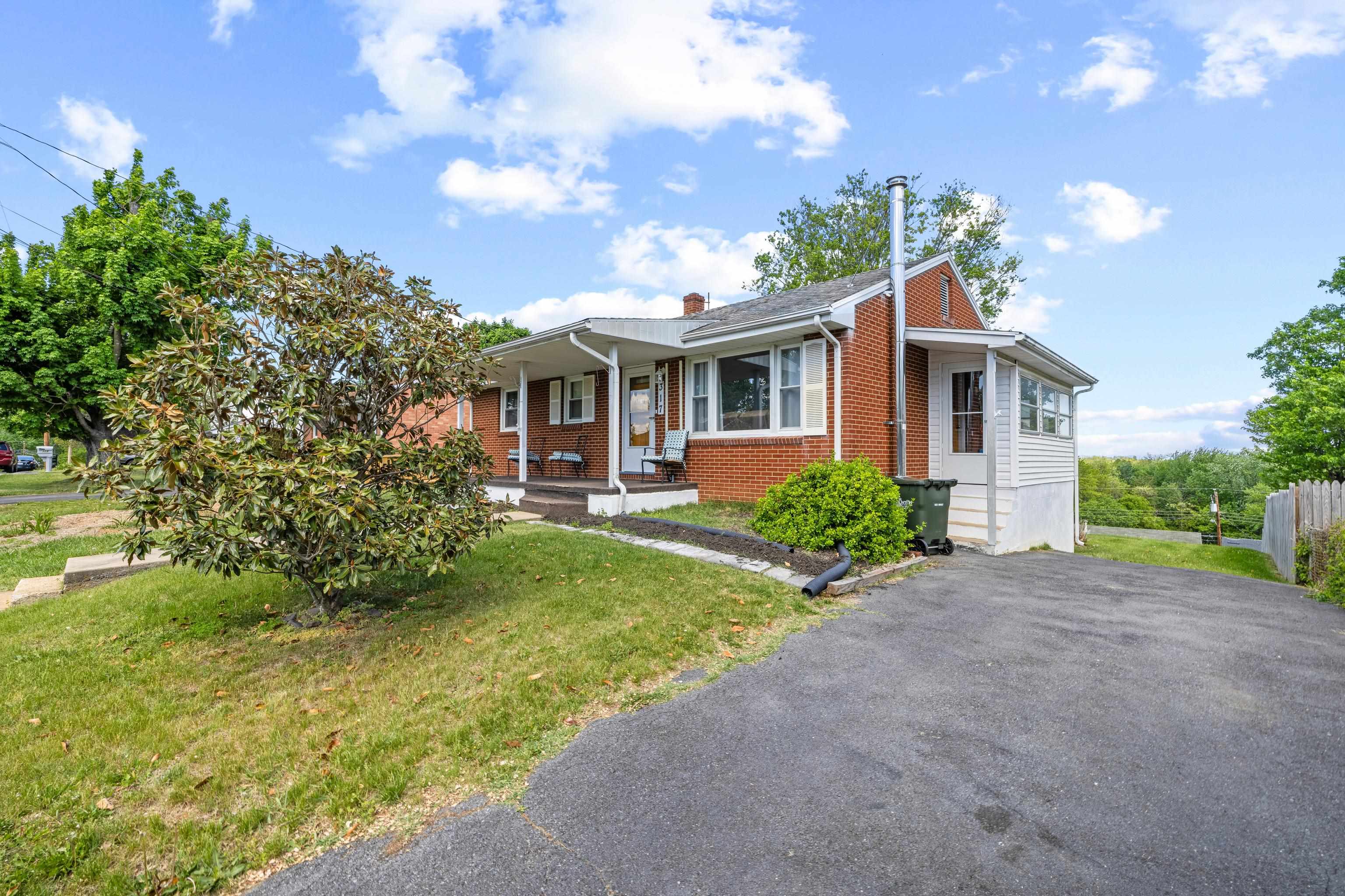 317 RIDGE RD, STAUNTON, Virginia 24401, 2 Bedrooms Bedrooms, ,1 BathroomBathrooms,Residential,317 RIDGE RD,676199 MLS # 676199