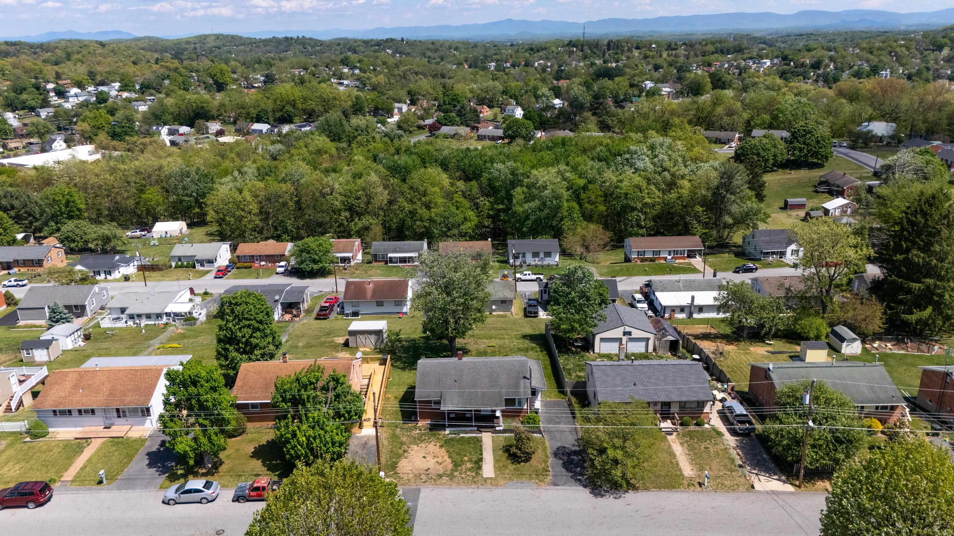 317 RIDGE RD, STAUNTON, Virginia 24401, 2 Bedrooms Bedrooms, ,1 BathroomBathrooms,Residential,317 RIDGE RD,676199 MLS # 676199