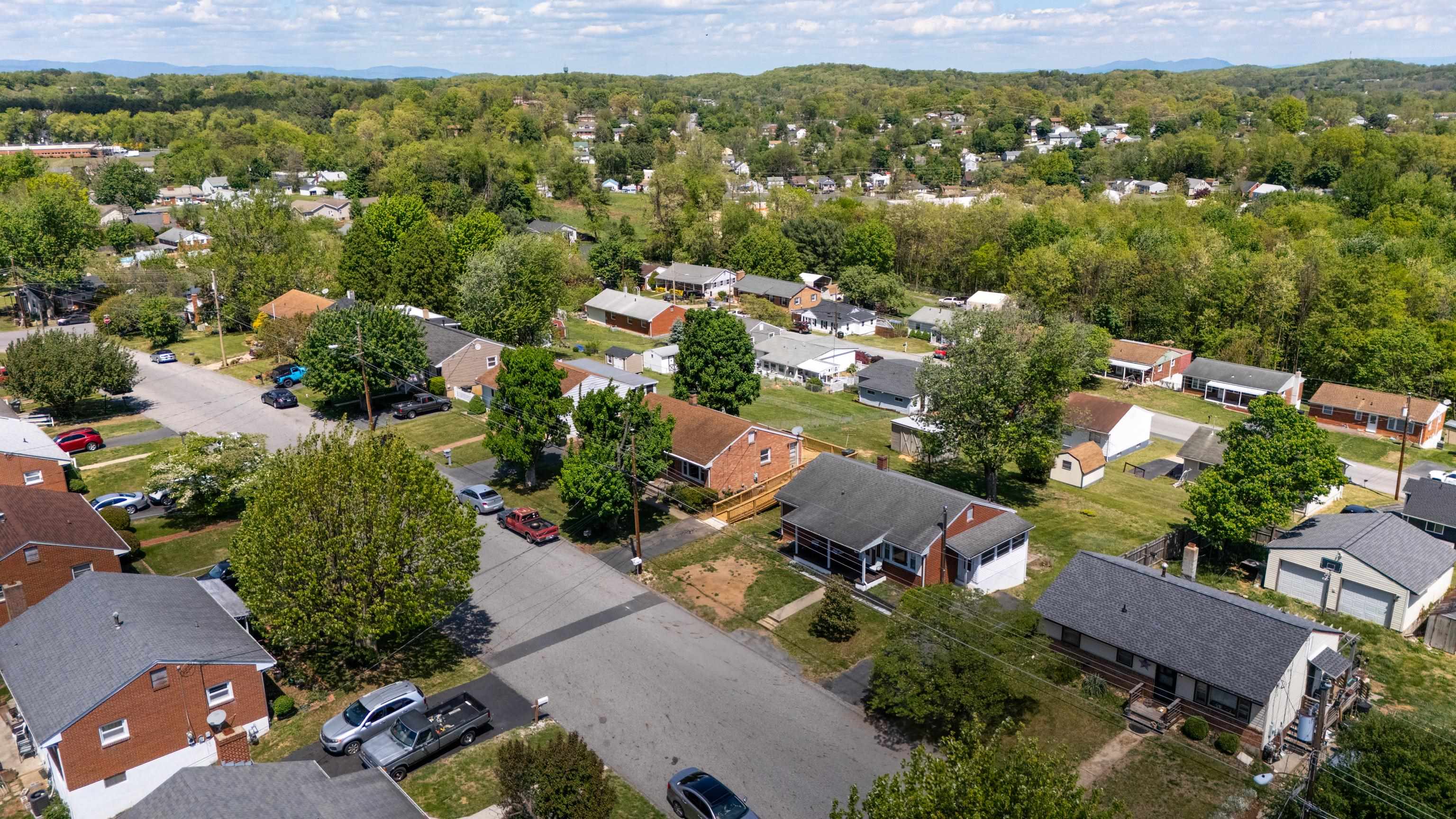 317 RIDGE RD, STAUNTON, Virginia 24401, 2 Bedrooms Bedrooms, ,1 BathroomBathrooms,Residential,317 RIDGE RD,676199 MLS # 676199