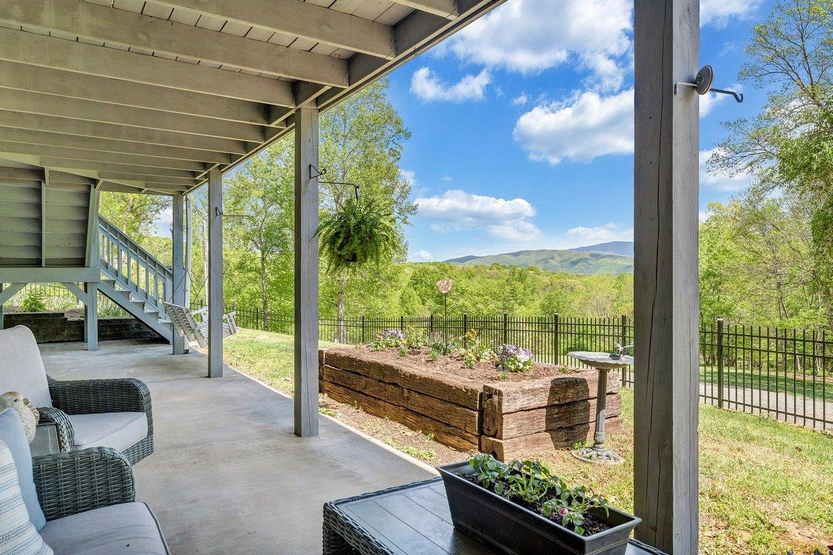 649 GREYLEDGE RD, BUCHANAN, Virginia 24066, 3 Bedrooms Bedrooms, ,4 BathroomsBathrooms,Residential,649 GREYLEDGE RD,676201 MLS # 676201