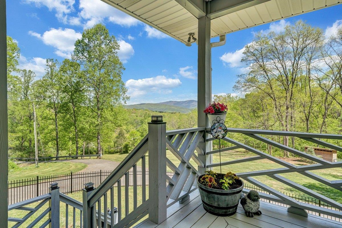 649 GREYLEDGE RD, BUCHANAN, Virginia 24066, 3 Bedrooms Bedrooms, ,4 BathroomsBathrooms,Residential,649 GREYLEDGE RD,676201 MLS # 676201