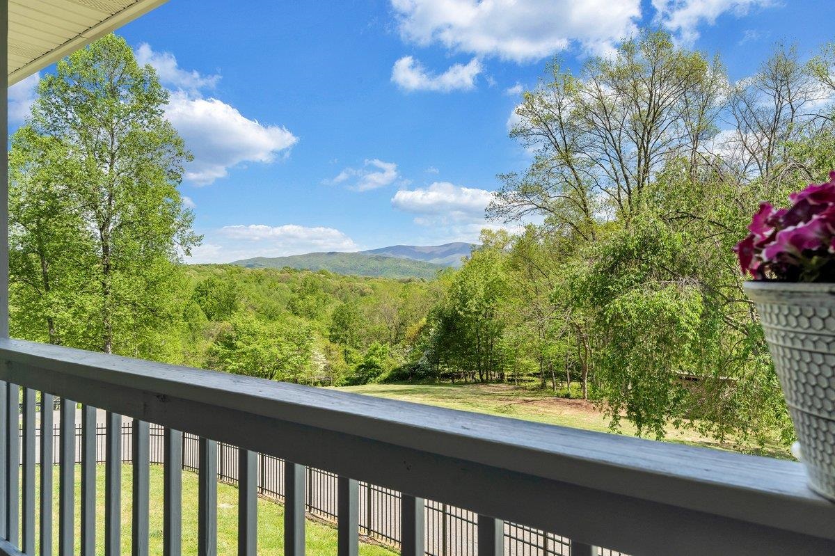 649 GREYLEDGE RD, BUCHANAN, Virginia 24066, 3 Bedrooms Bedrooms, ,4 BathroomsBathrooms,Residential,649 GREYLEDGE RD,676201 MLS # 676201